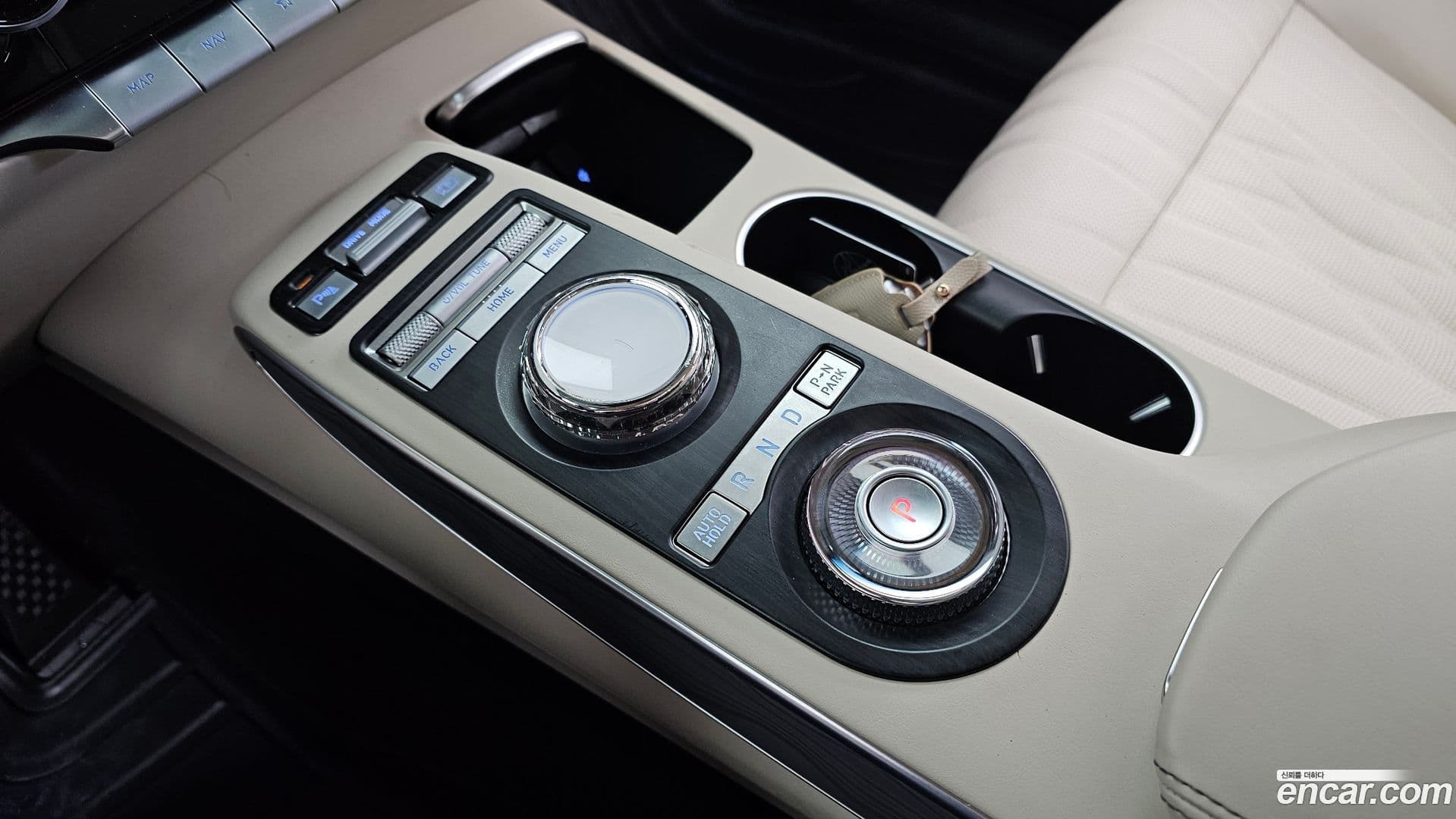 Main__Slider__Photo:GV70 Genesis 2024.0-8