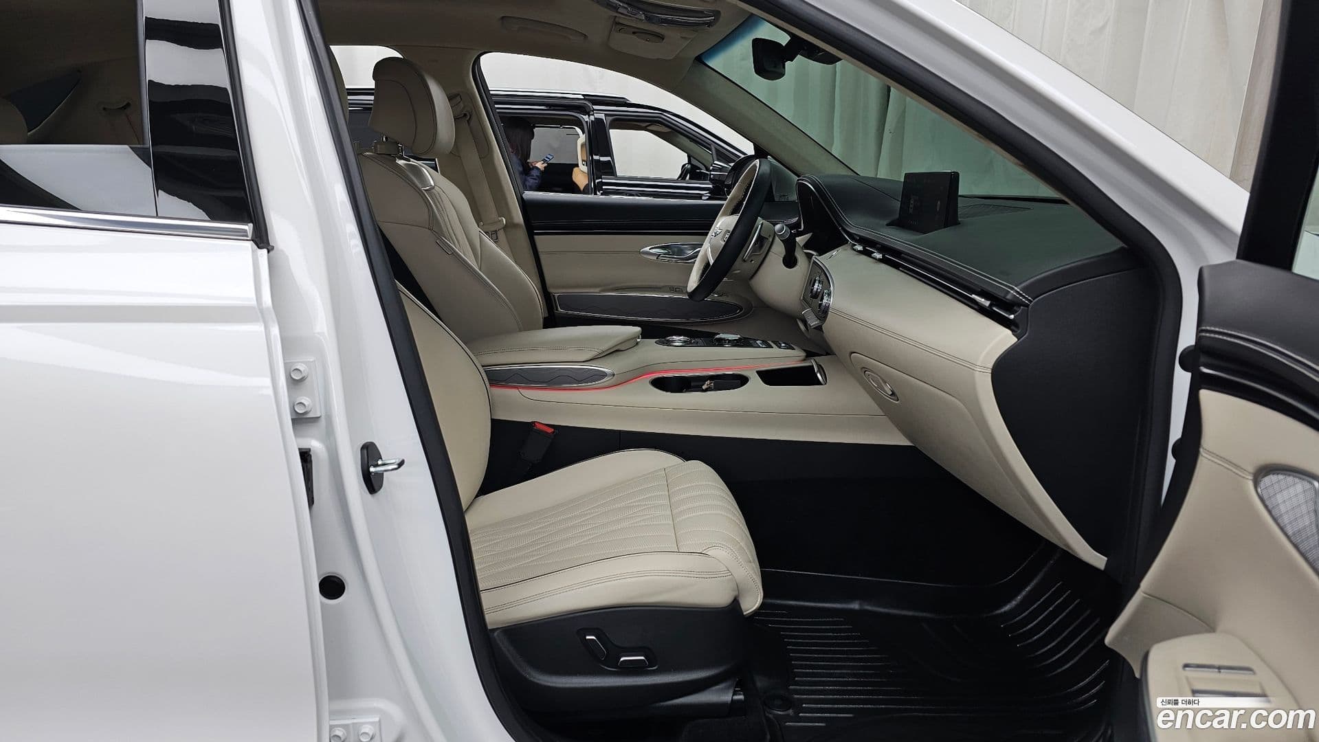 Main__Slider__Photo:GV70 Genesis 2024.0-10