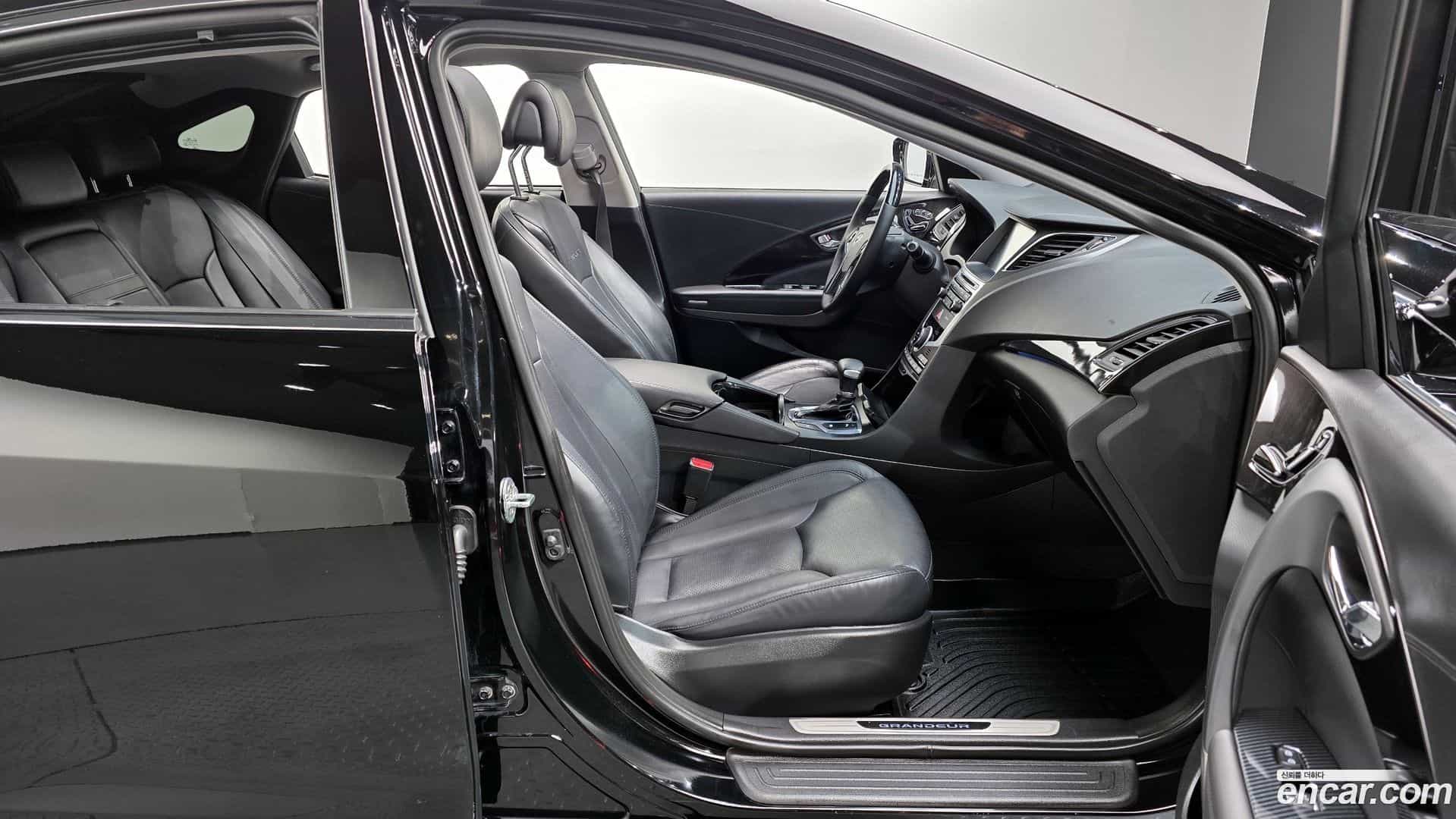 Grandeur Hyundai 2015.0-INNER-010