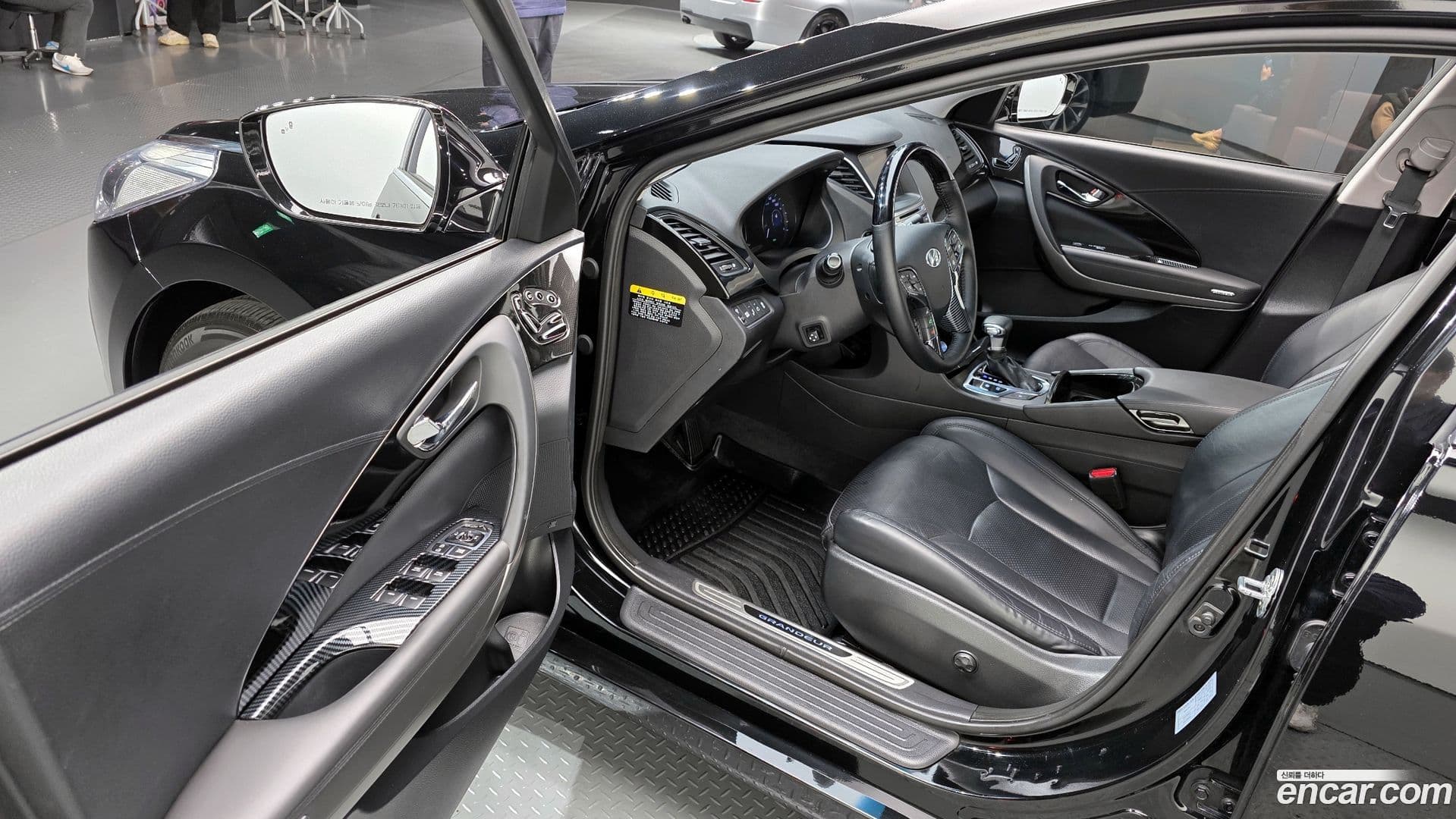 Main__Slider__Photo:Grandeur Hyundai 2015.0-10