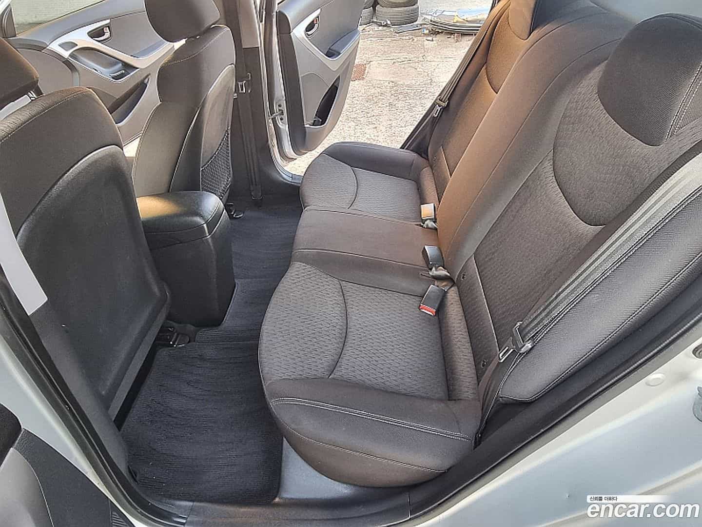 AVANTE Hyundai 2011.1-INNER-008