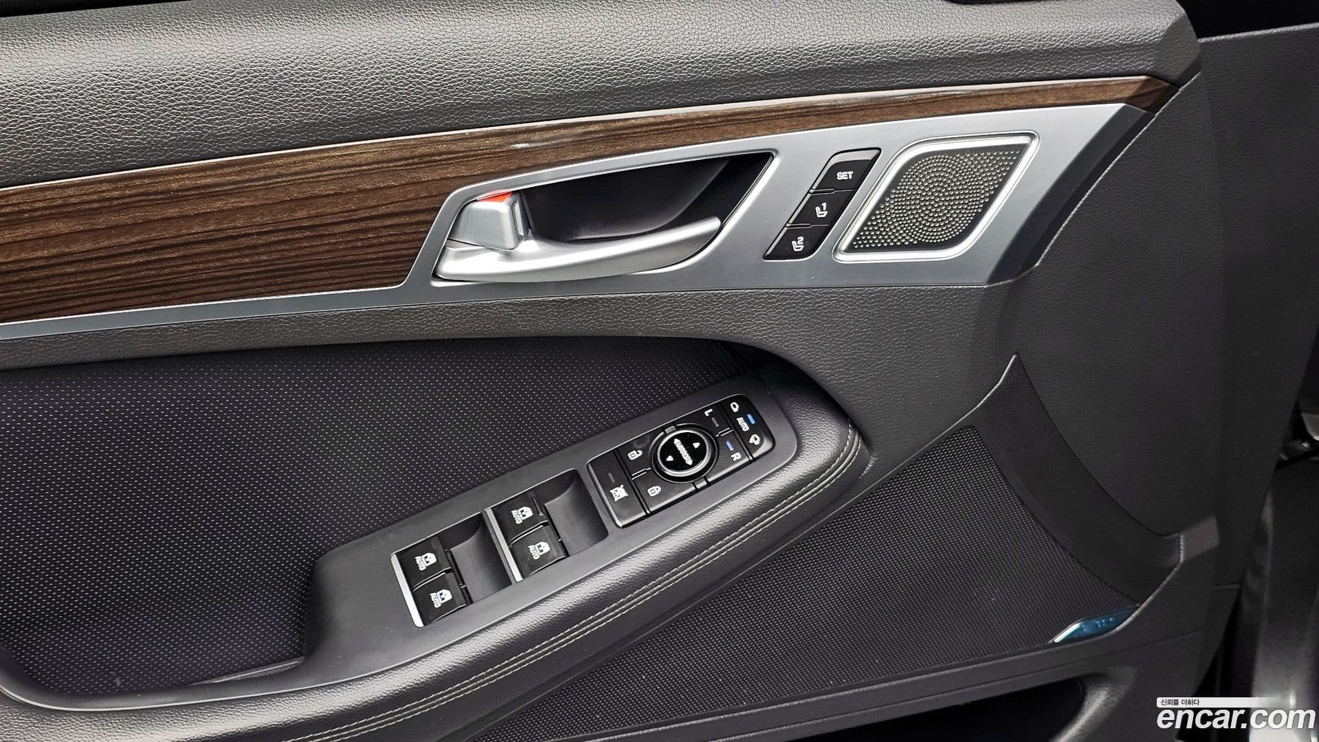 Main__Slider__Photo:G80 Genesis 2018.10-18