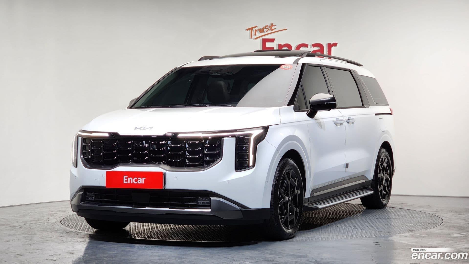 Main__Slider__Photo:Canival Kia 2025.3-0