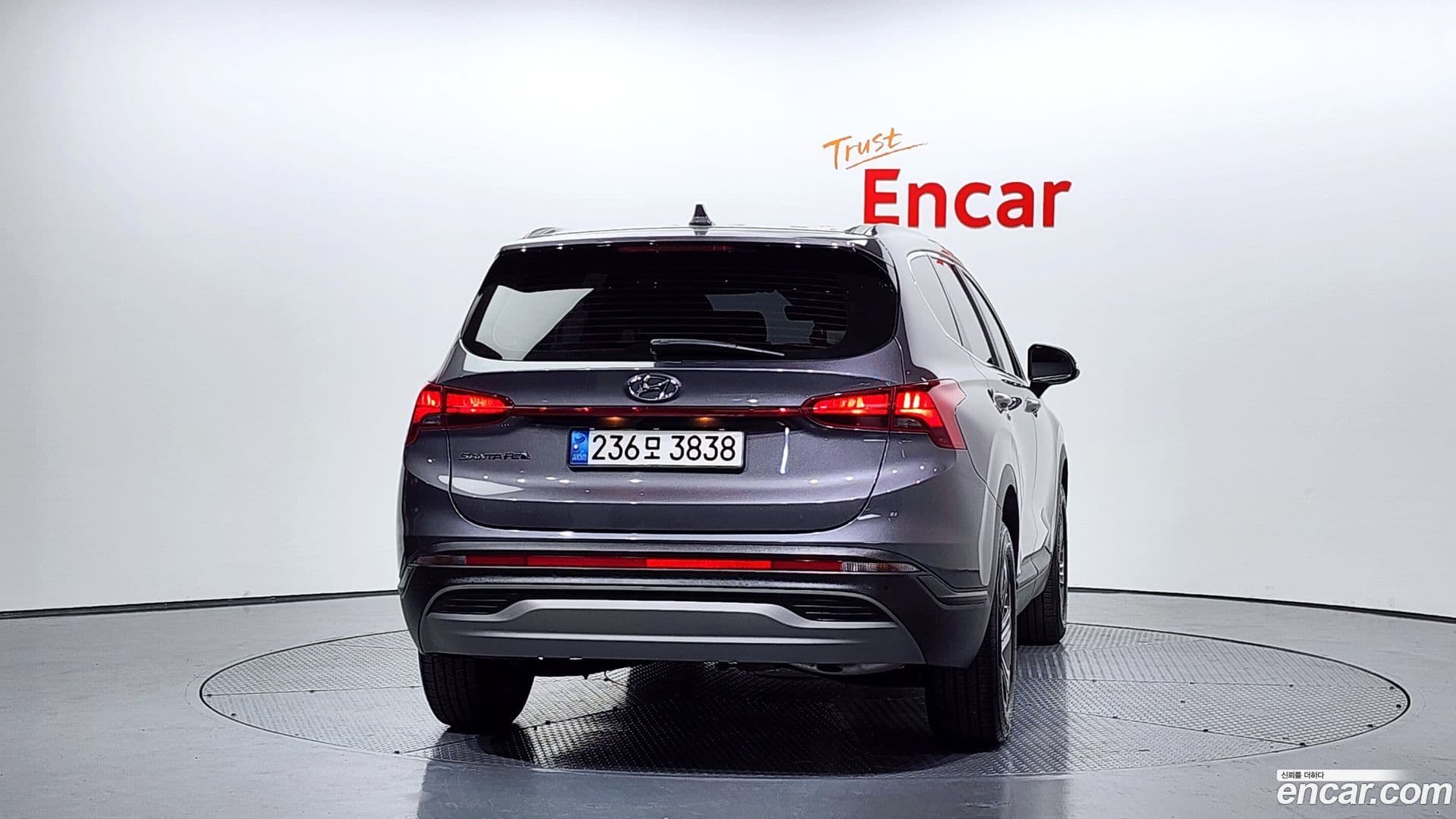 Main__Slider__Photo:Santafe Hyundai 2022.1-3