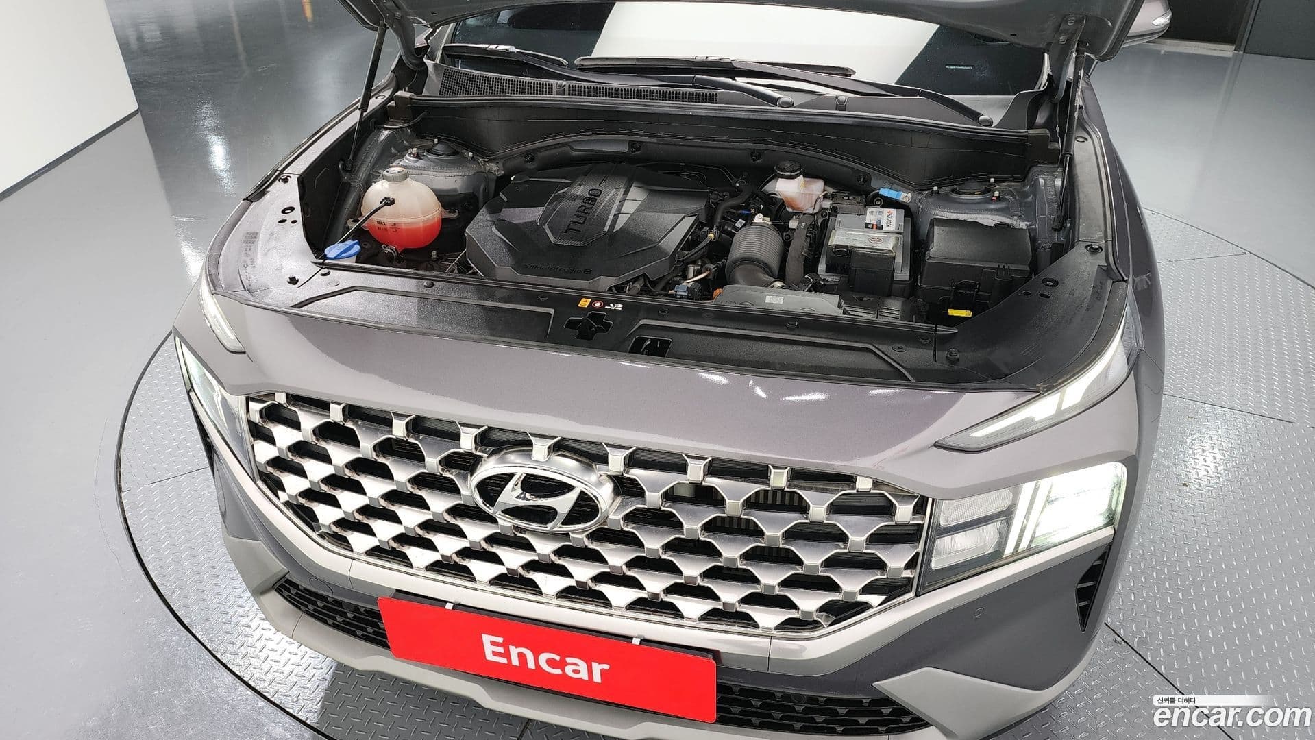 Main__Slider__Photo:Santafe Hyundai 2022.1-5