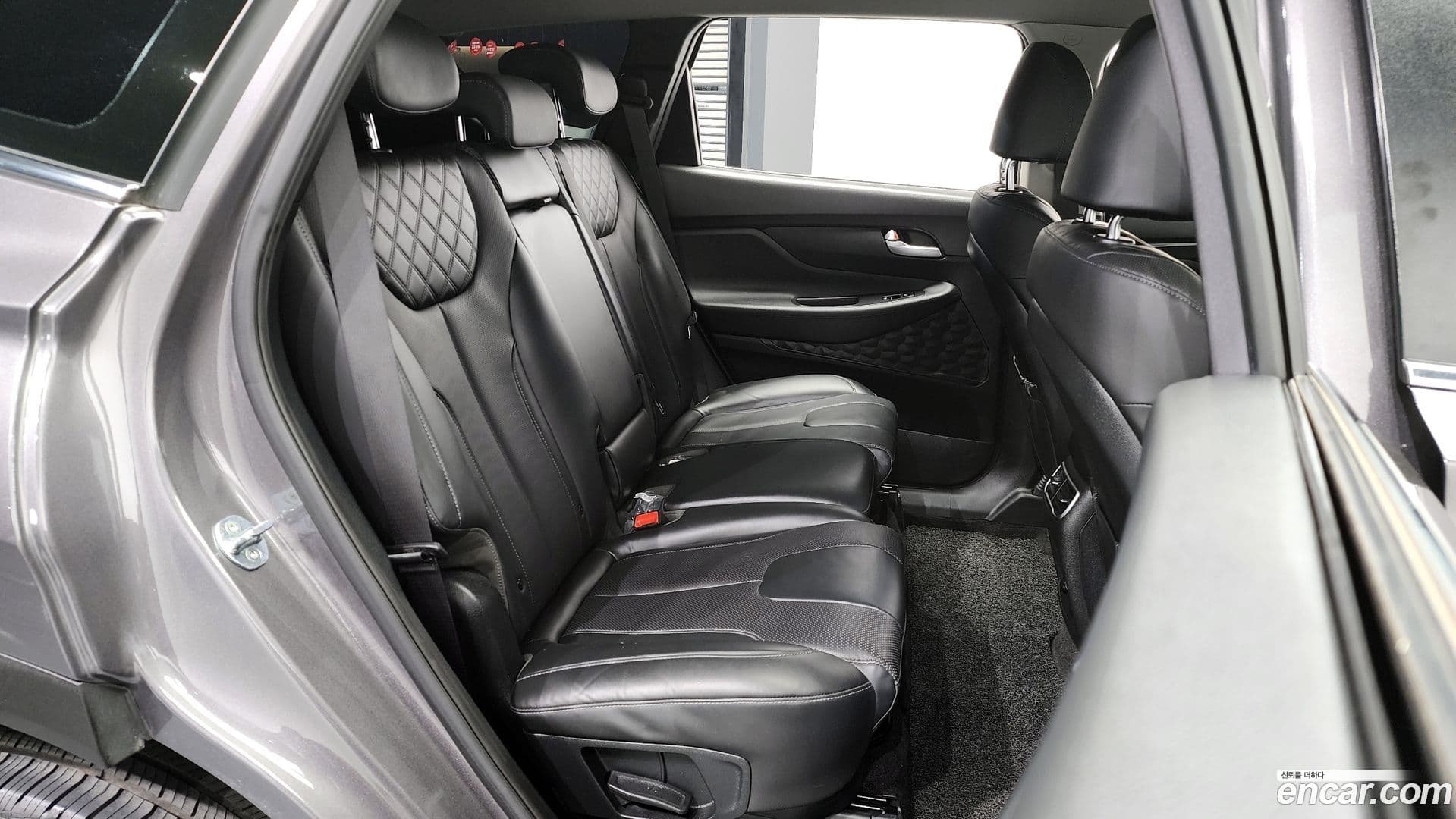 Main__Slider__Photo:Santafe Hyundai 2022.1-11