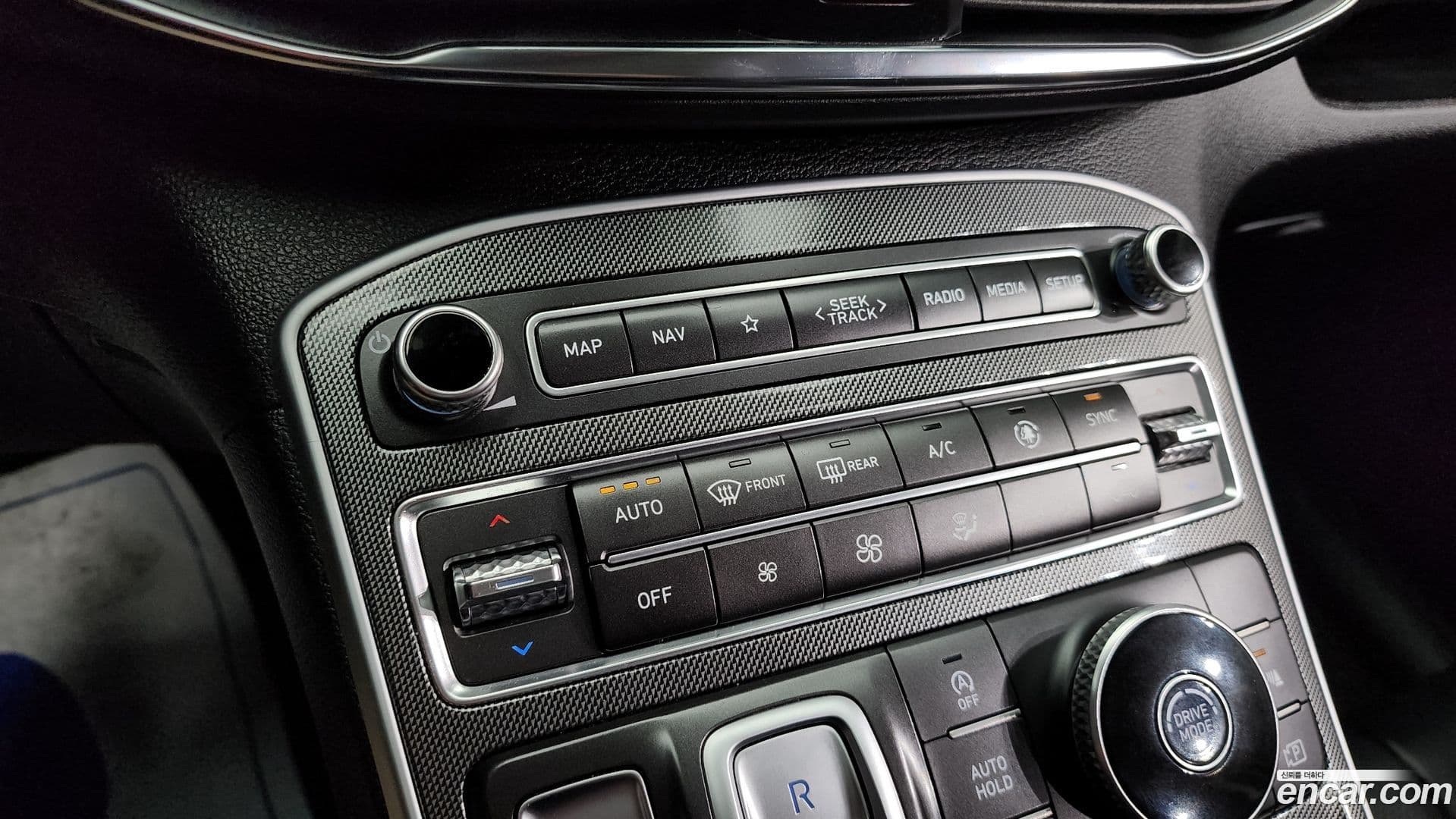 Main__Slider__Photo:Santafe Hyundai 2022.1-16