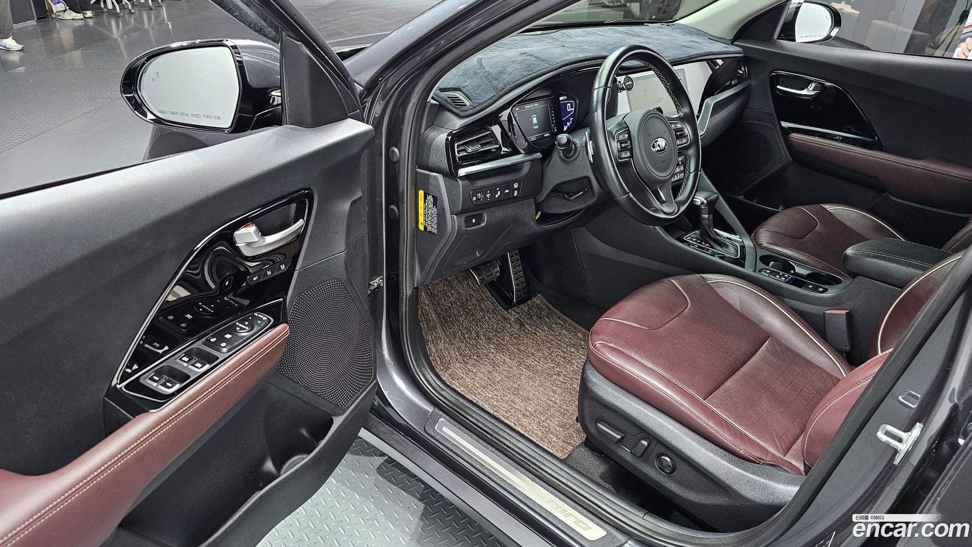 Main__Slider__Photo:Niro Kia 2020.7-10