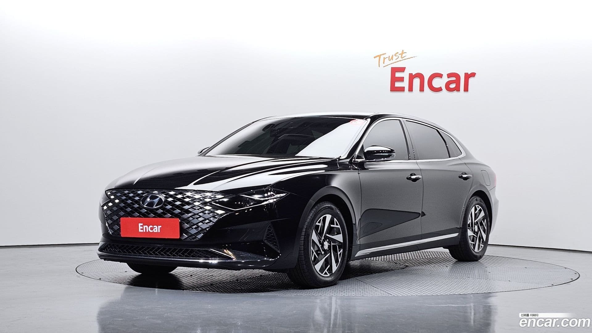 Main__Slider__Photo:Grandeur Hyundai 2021.11-0