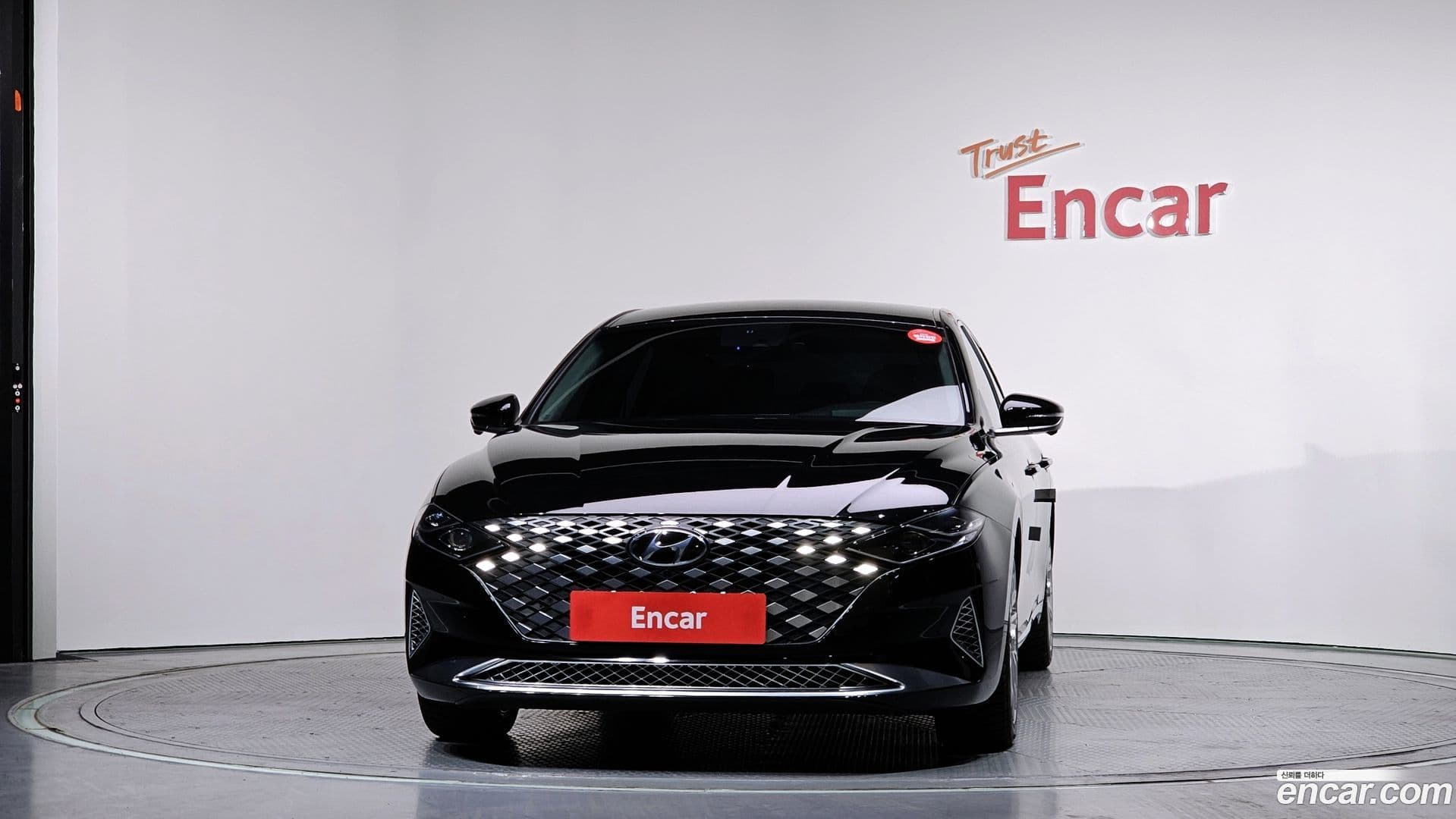 Main__Slider__Photo:Grandeur Hyundai 2021.11-2