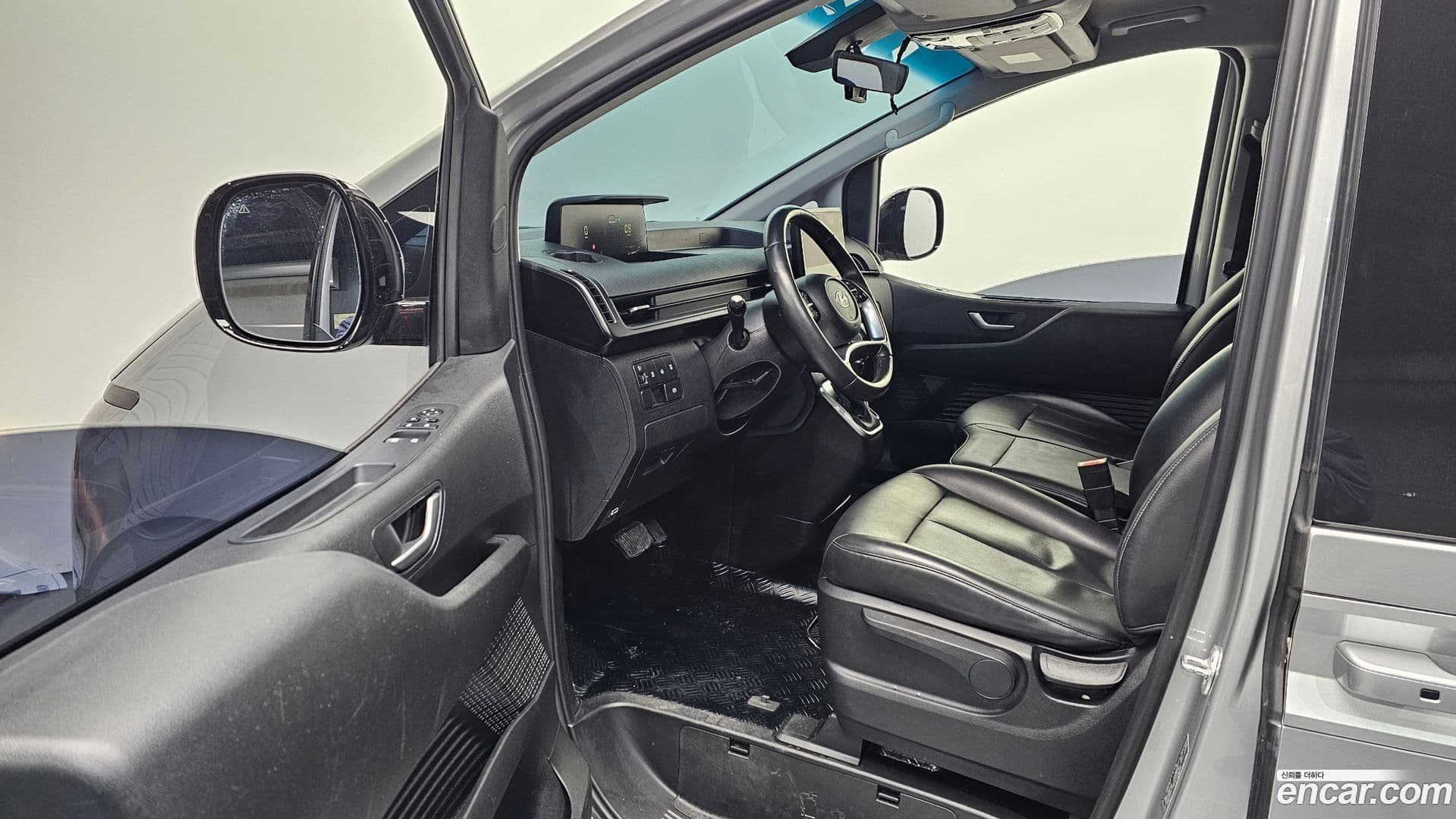 Main__Slider__Photo:Staria Hyundai 2023.5-9