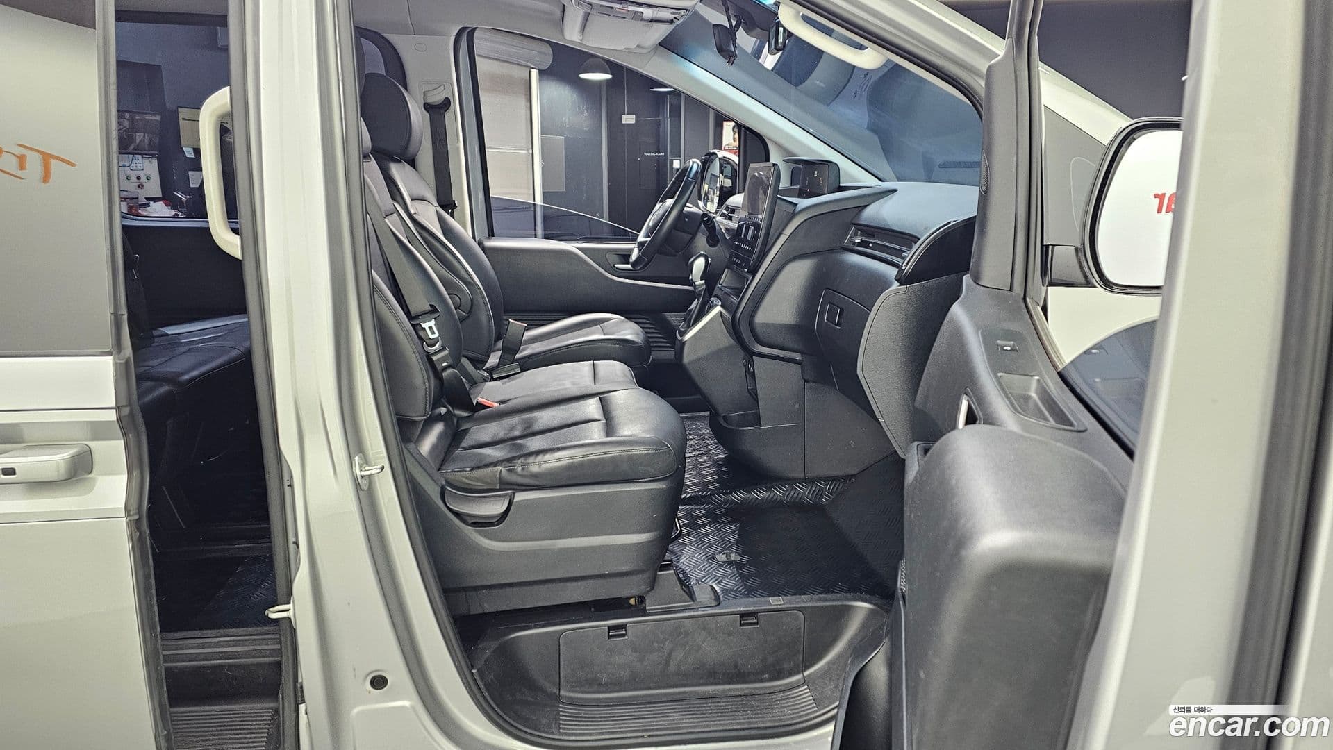 Main__Slider__Photo:Staria Hyundai 2023.5-10