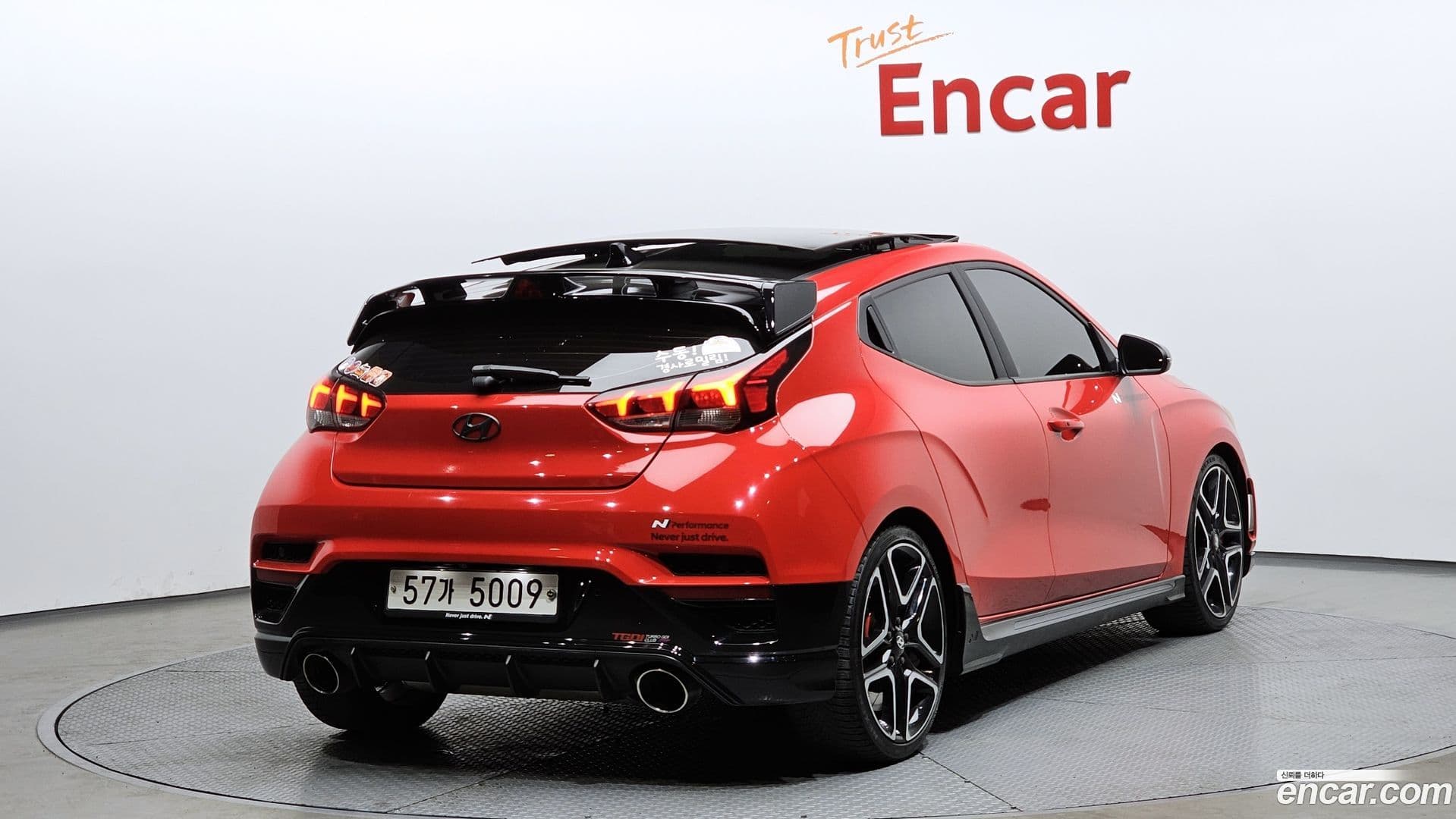 Main__Slider__Photo:Veloster Hyundai 2018.11-1