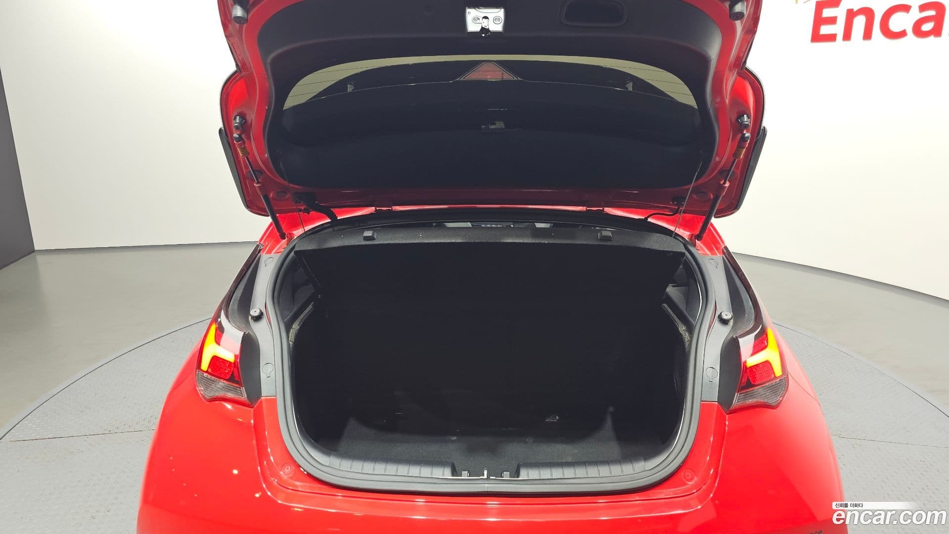 Main__Slider__Photo:Veloster Hyundai 2018.11-19