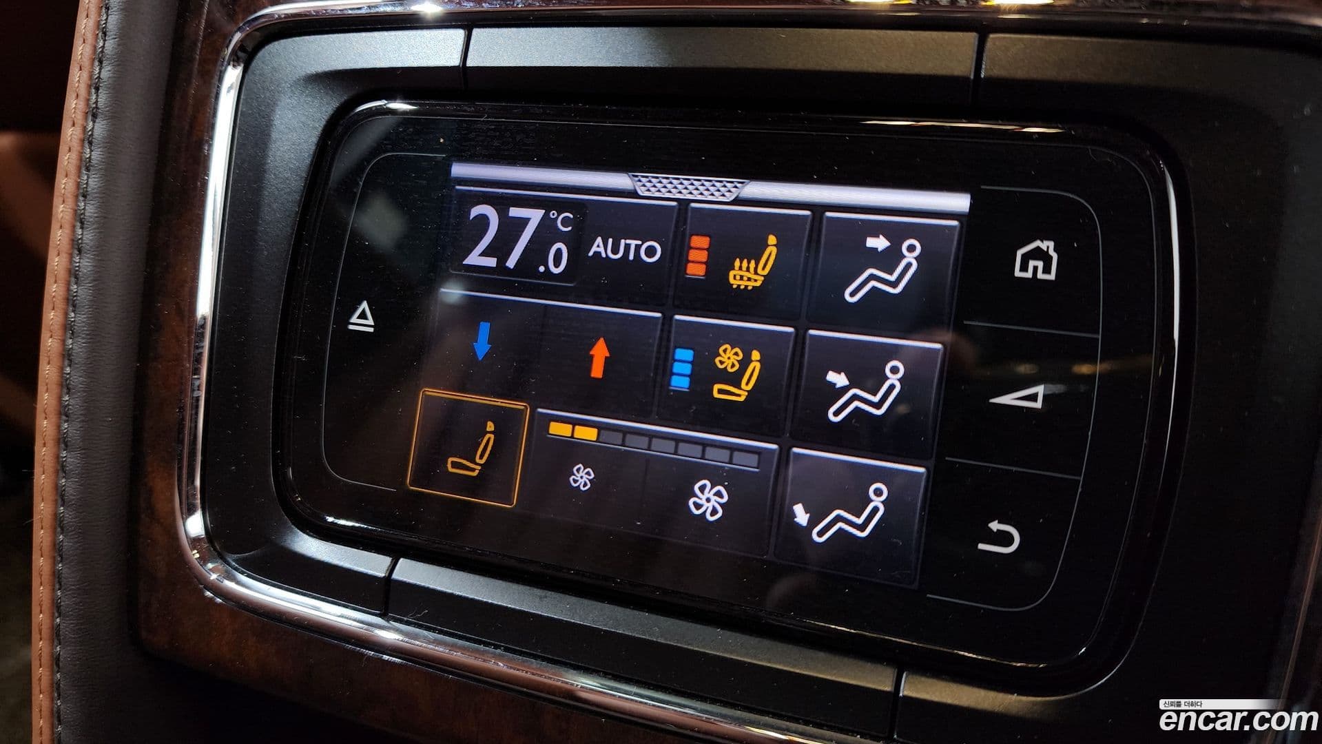 Main__Slider__Photo:Flying Spur Bentley 2015.8-18