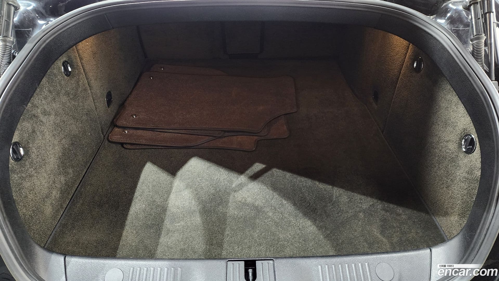 Main__Slider__Photo:Flying Spur Bentley 2015.8-19