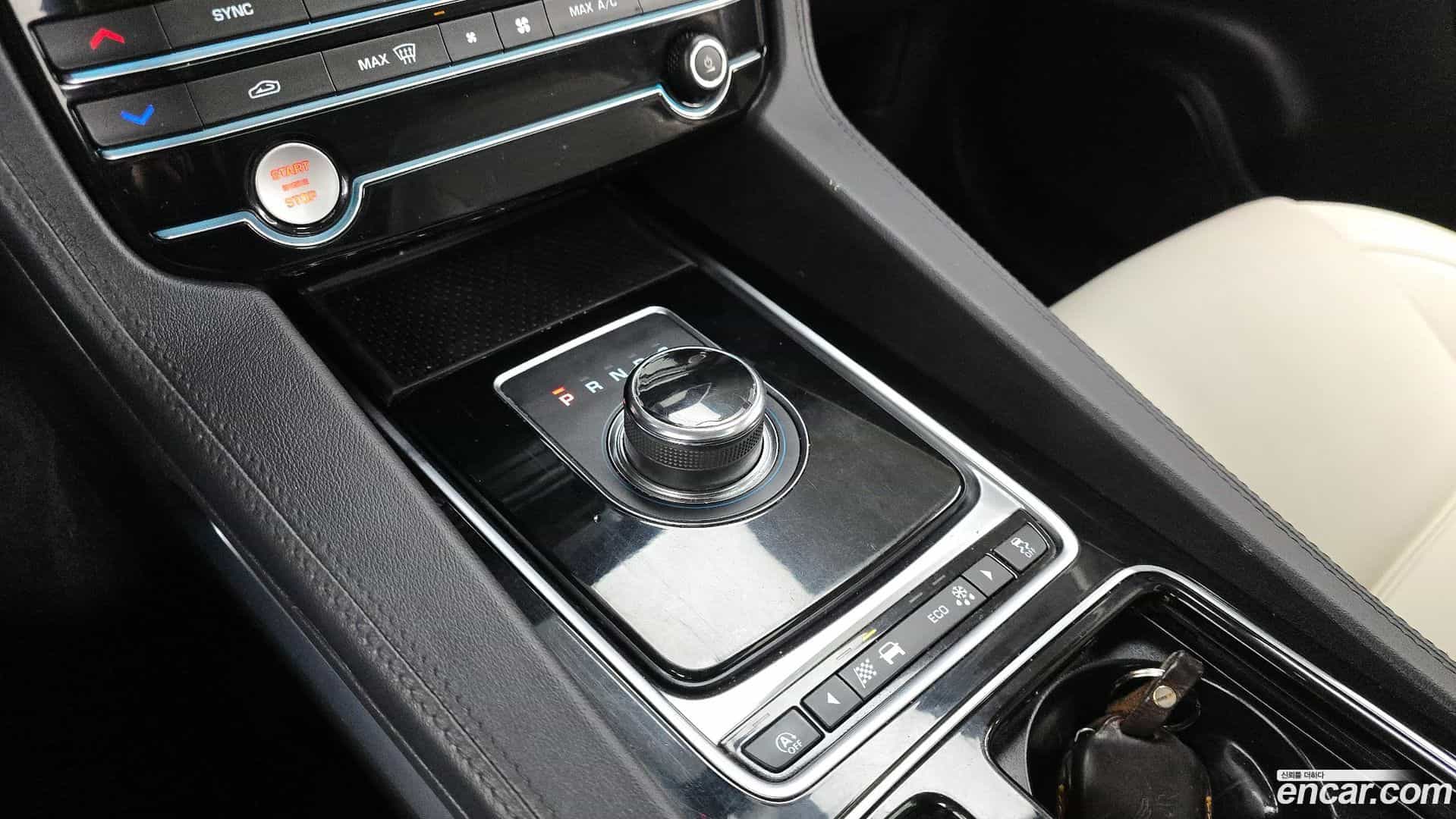 F-PACE Jaguar 2020.11-INNER-009