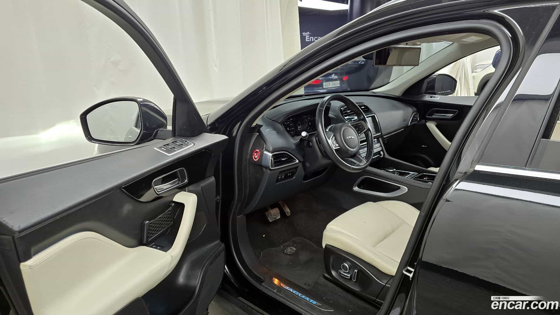 F-PACE Jaguar 2020.11-INNER-010