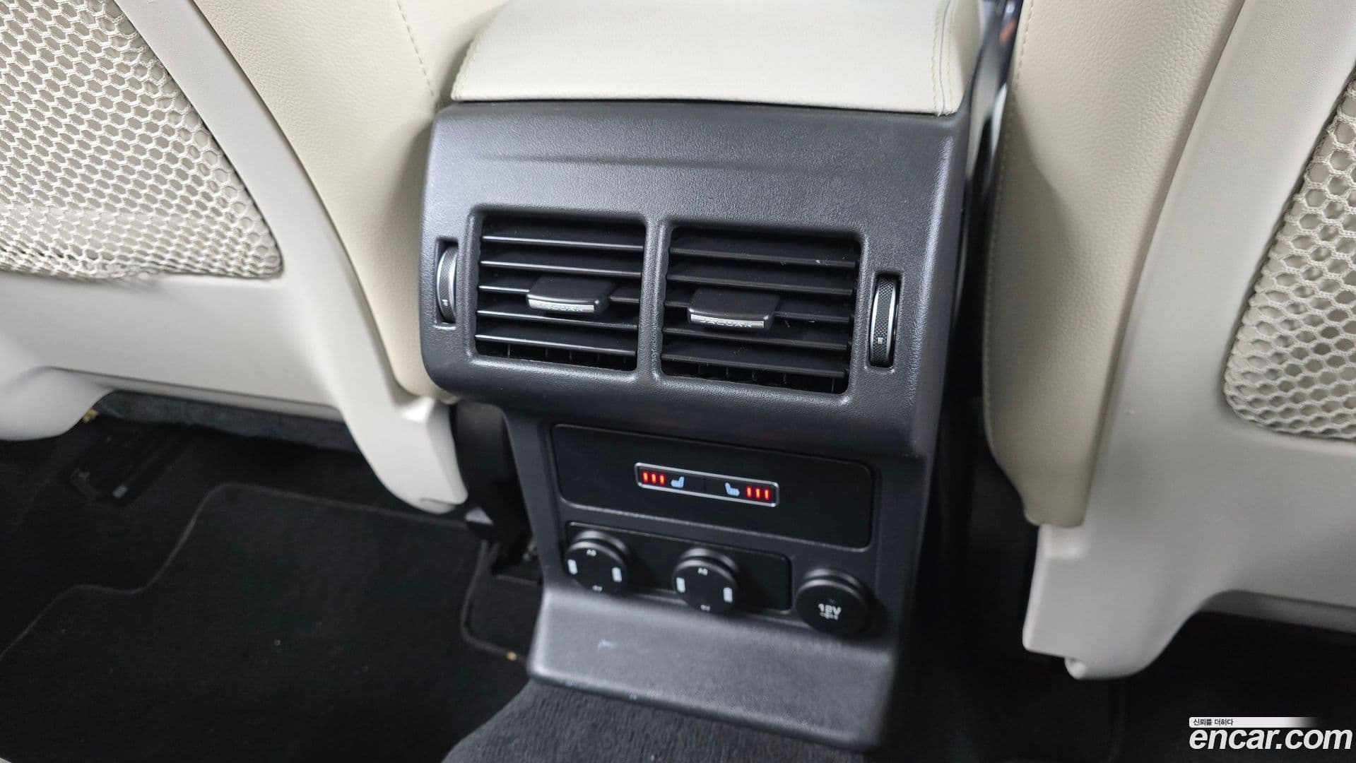 Main__Slider__Photo:F-PACE Jaguar 2020.11-18