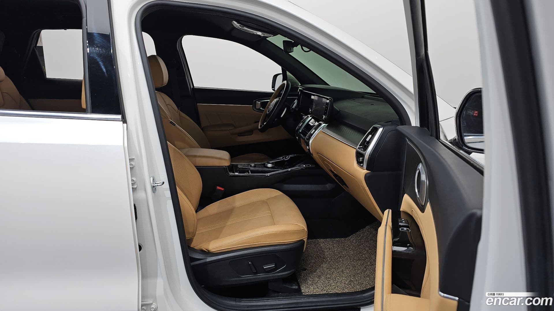 Main__Slider__Photo:Sorento Kia 2022.0-10