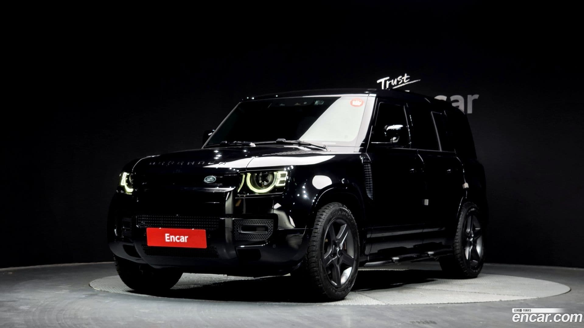 Main__Slider__Photo:Defender Land Rover 2024.11-0