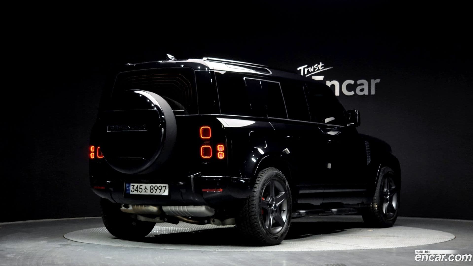 Main__Slider__Photo:Defender Land Rover 2024.11-1