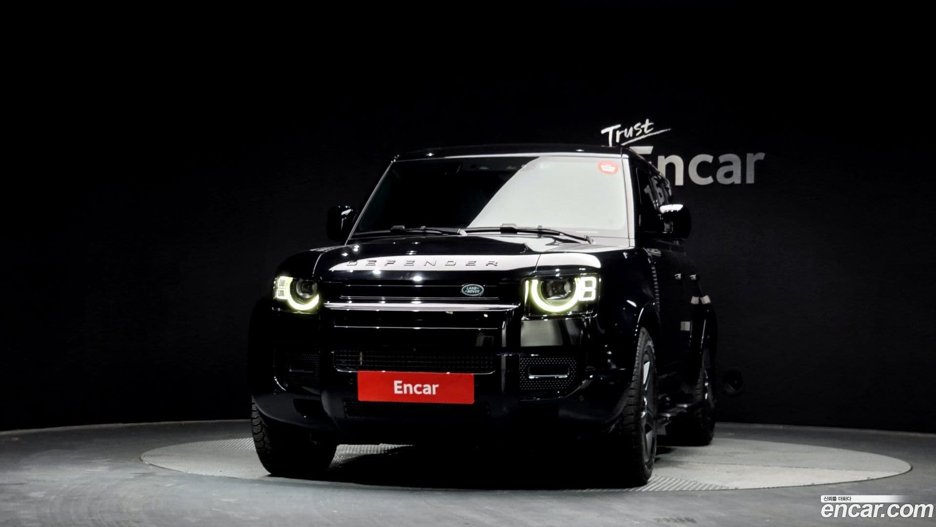 Main__Slider__Photo:Defender Land Rover 2024.11-2