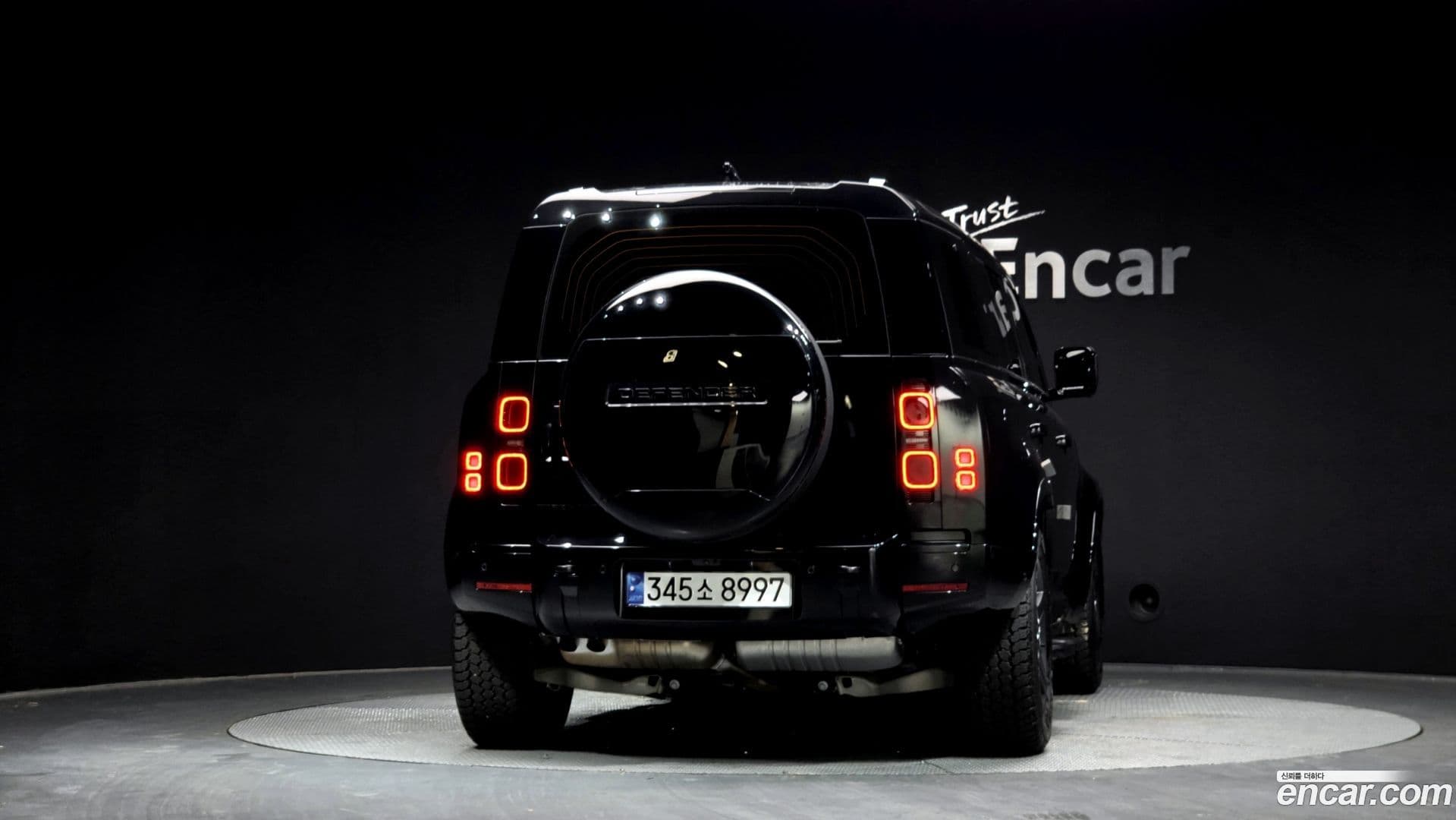 Main__Slider__Photo:Defender Land Rover 2024.11-3