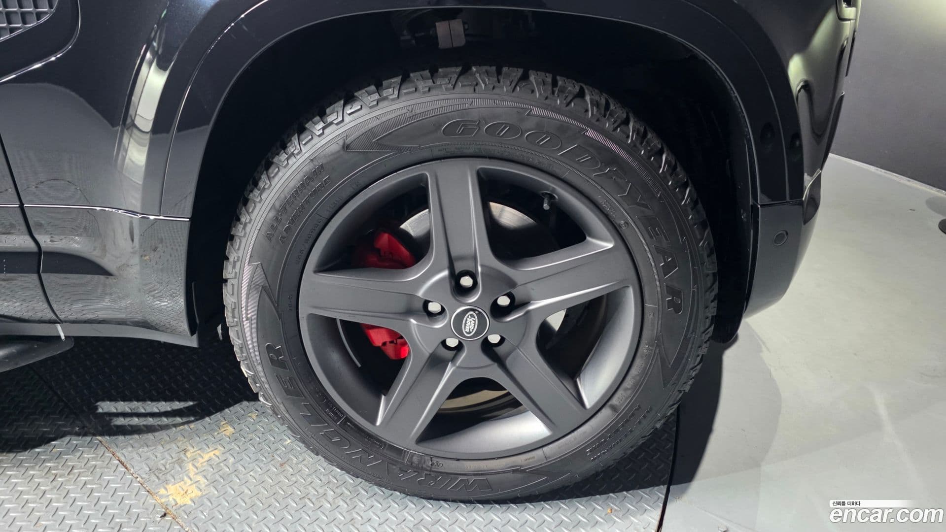 Main__Slider__Photo:Defender Land Rover 2024.11-4