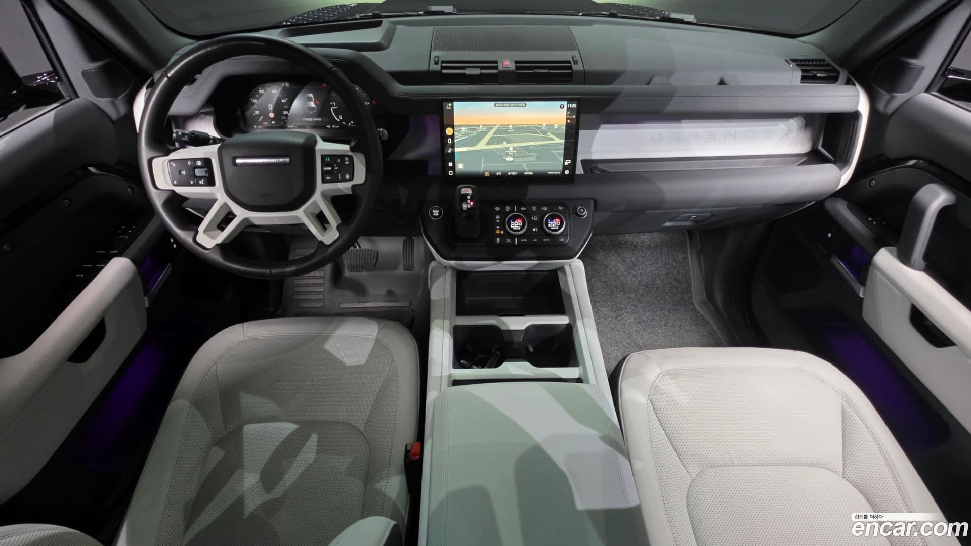 Main__Slider__Photo:Defender Land Rover 2024.11-6