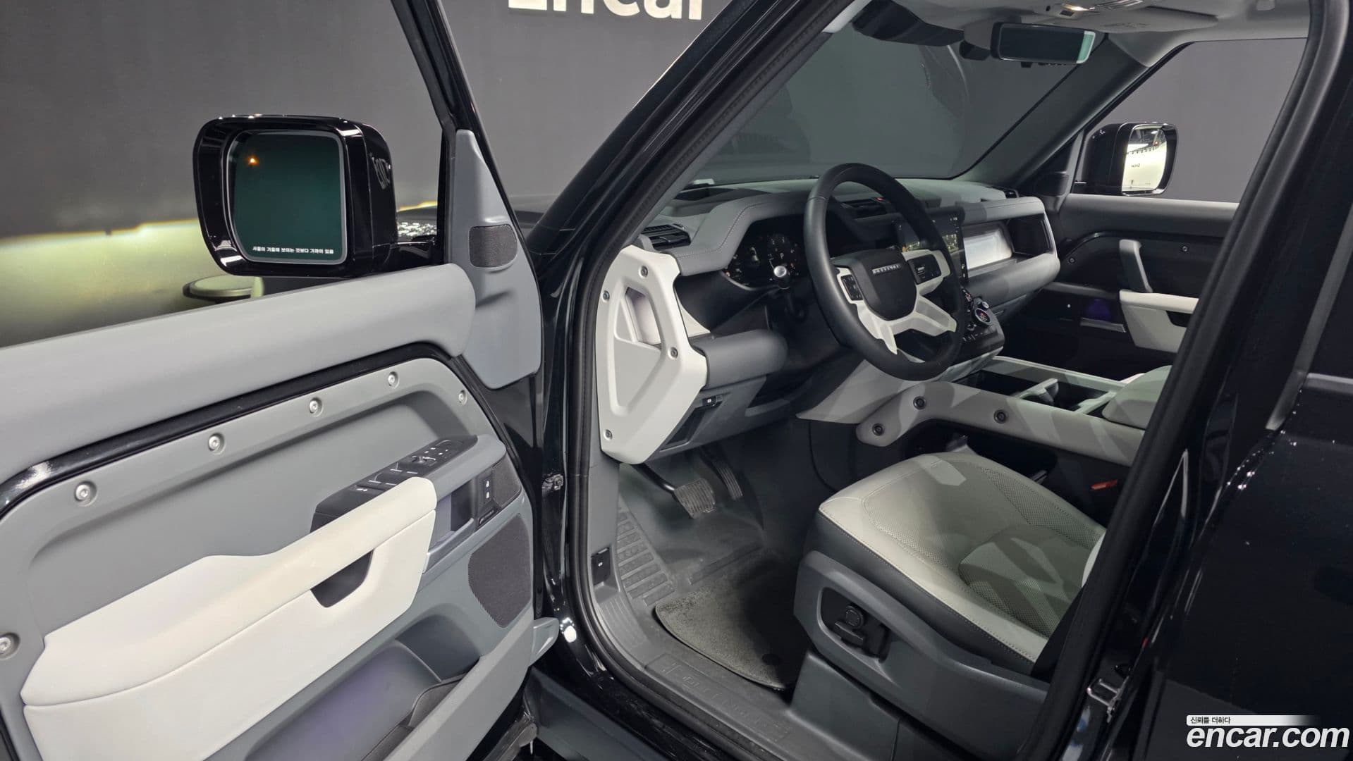 Main__Slider__Photo:Defender Land Rover 2024.11-9