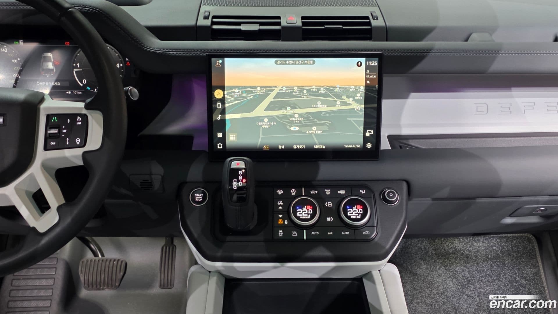 Main__Slider__Photo:Defender Land Rover 2024.11-13