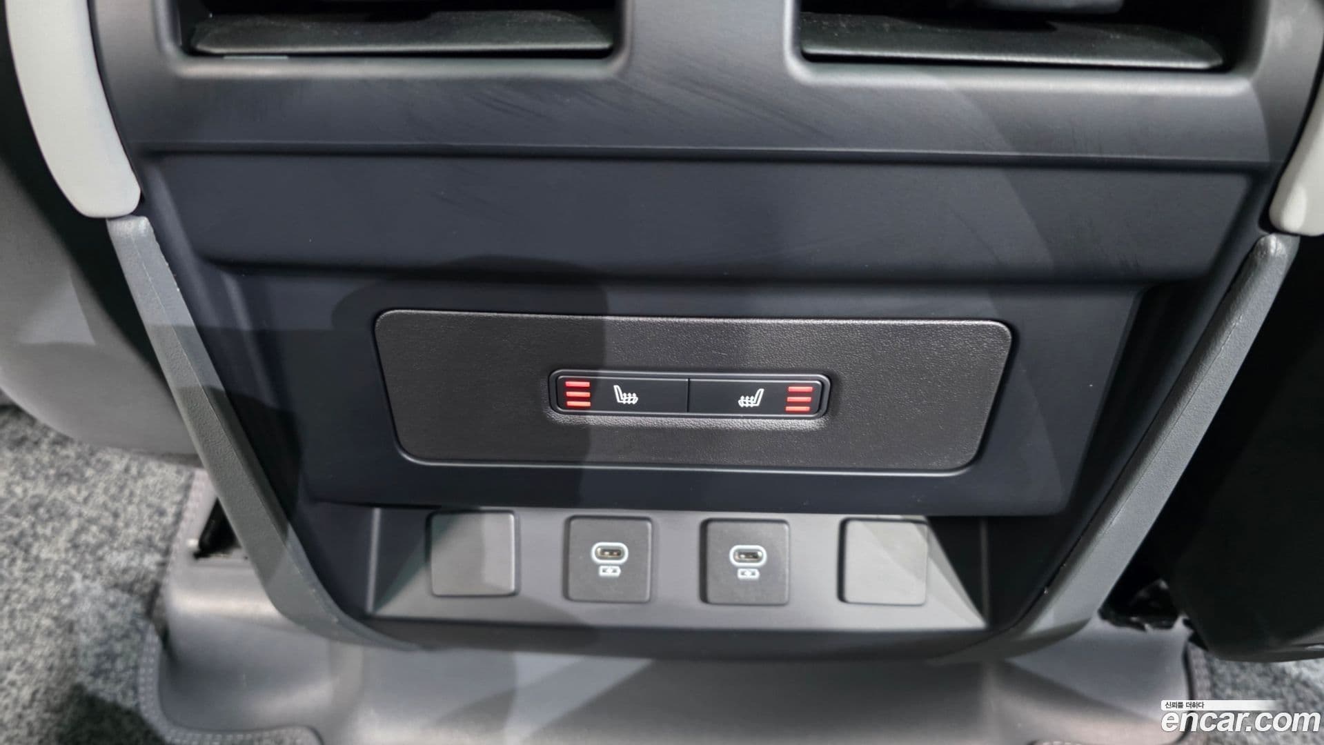 Main__Slider__Photo:Defender Land Rover 2024.11-18