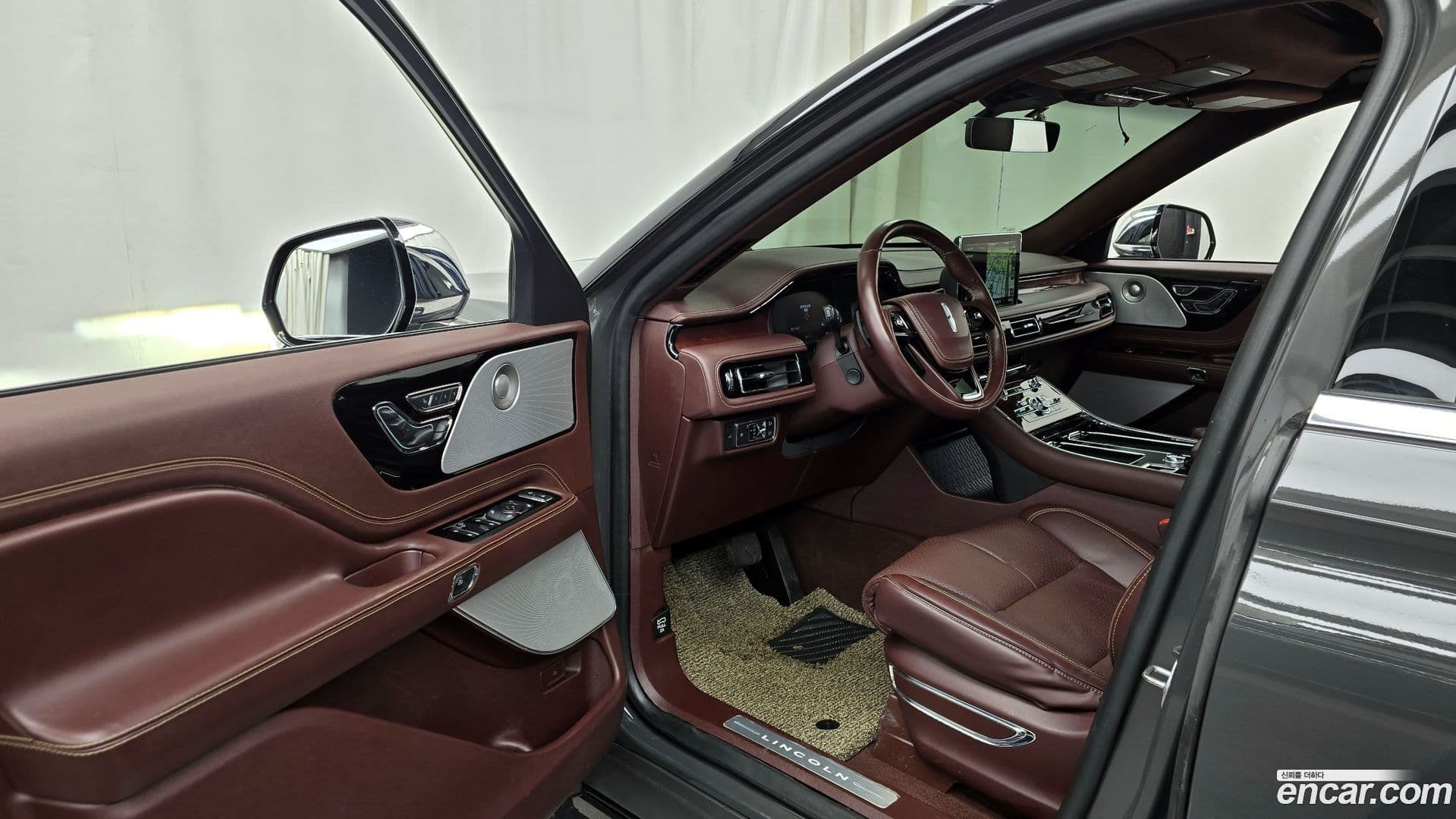 Main__Slider__Photo:Aviator Lincoln 2020.10-9