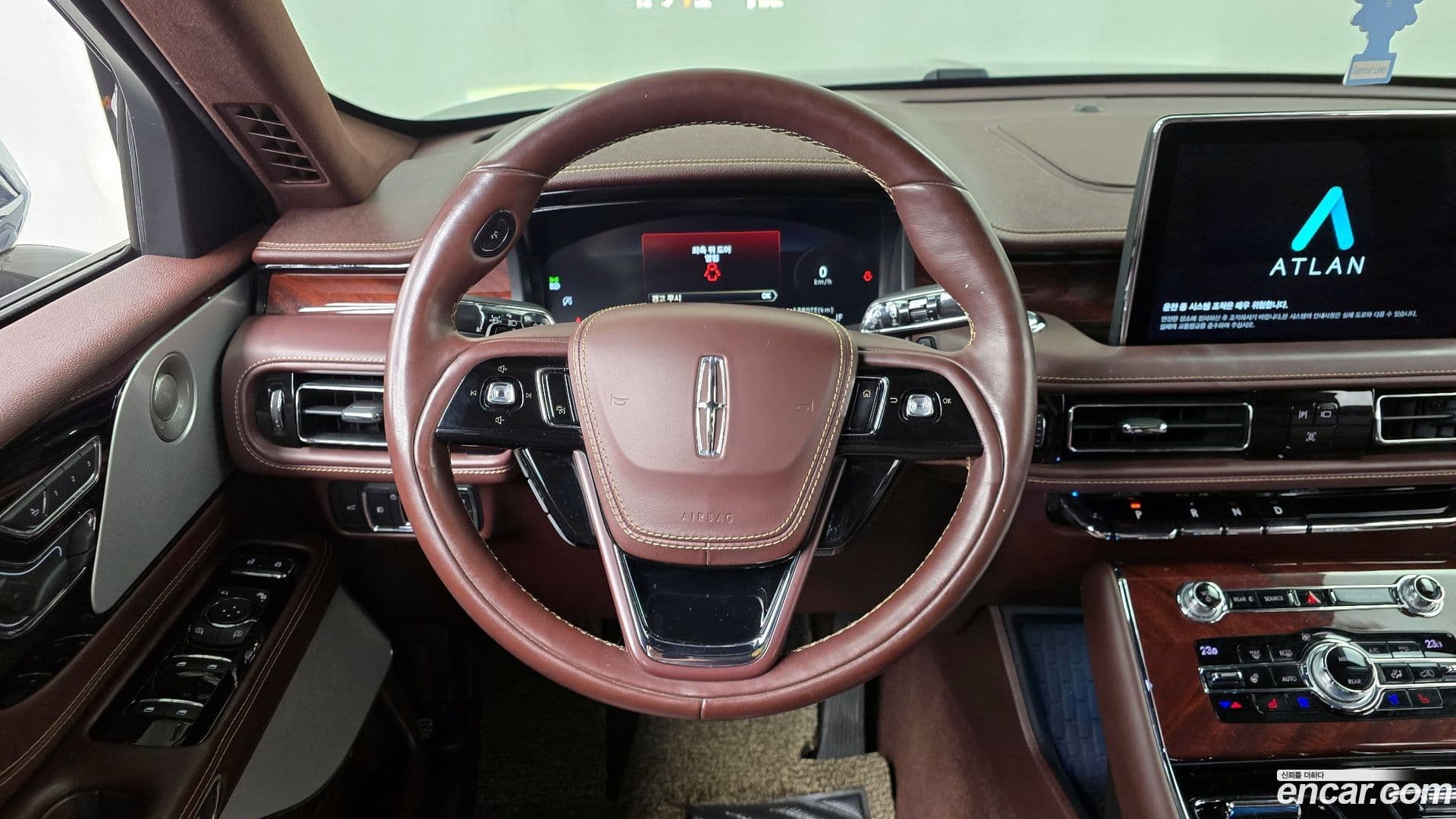 Main__Slider__Photo:Aviator Lincoln 2020.10-12