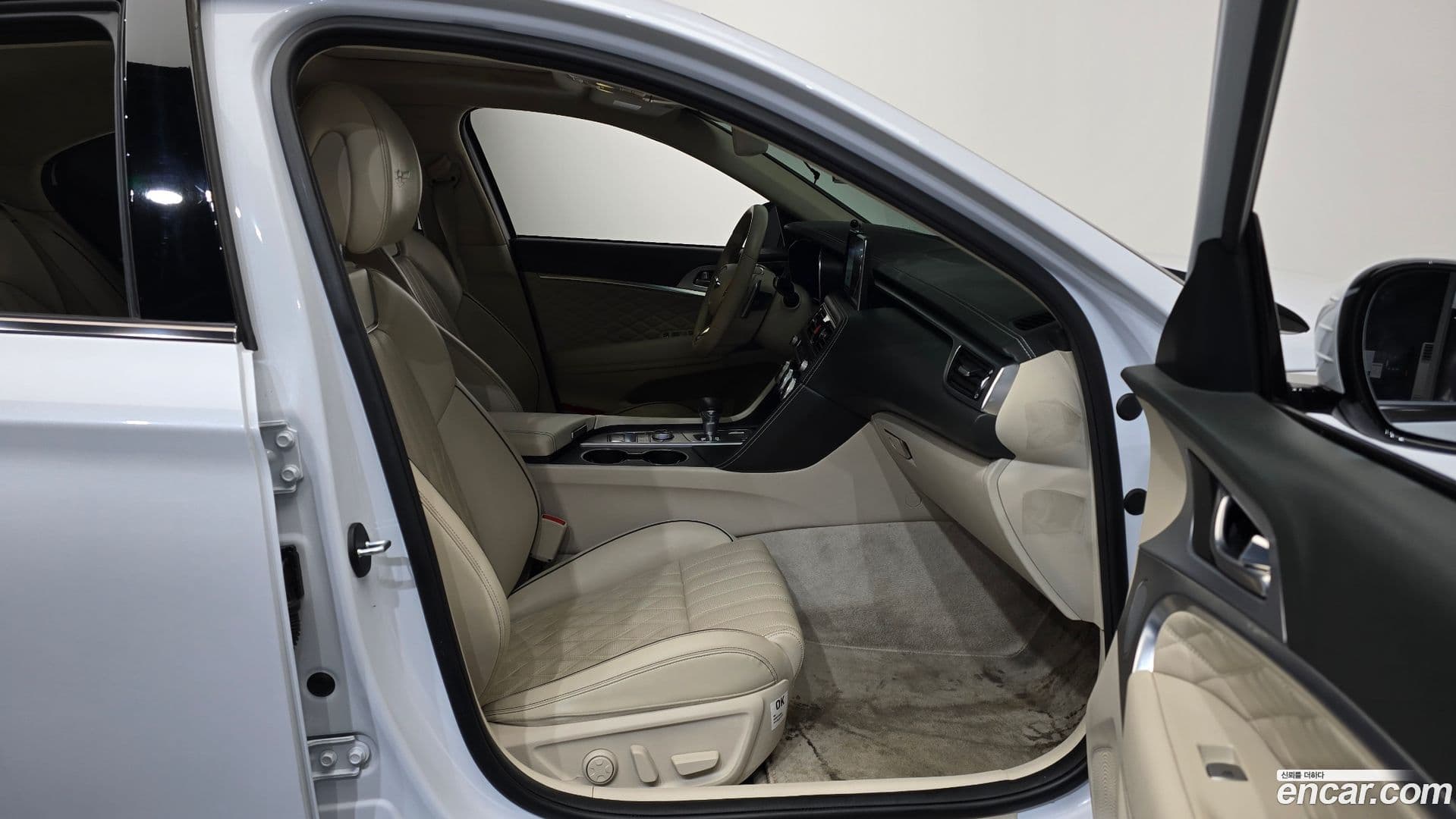 Main__Slider__Photo:G70 Genesis 2017.9-10