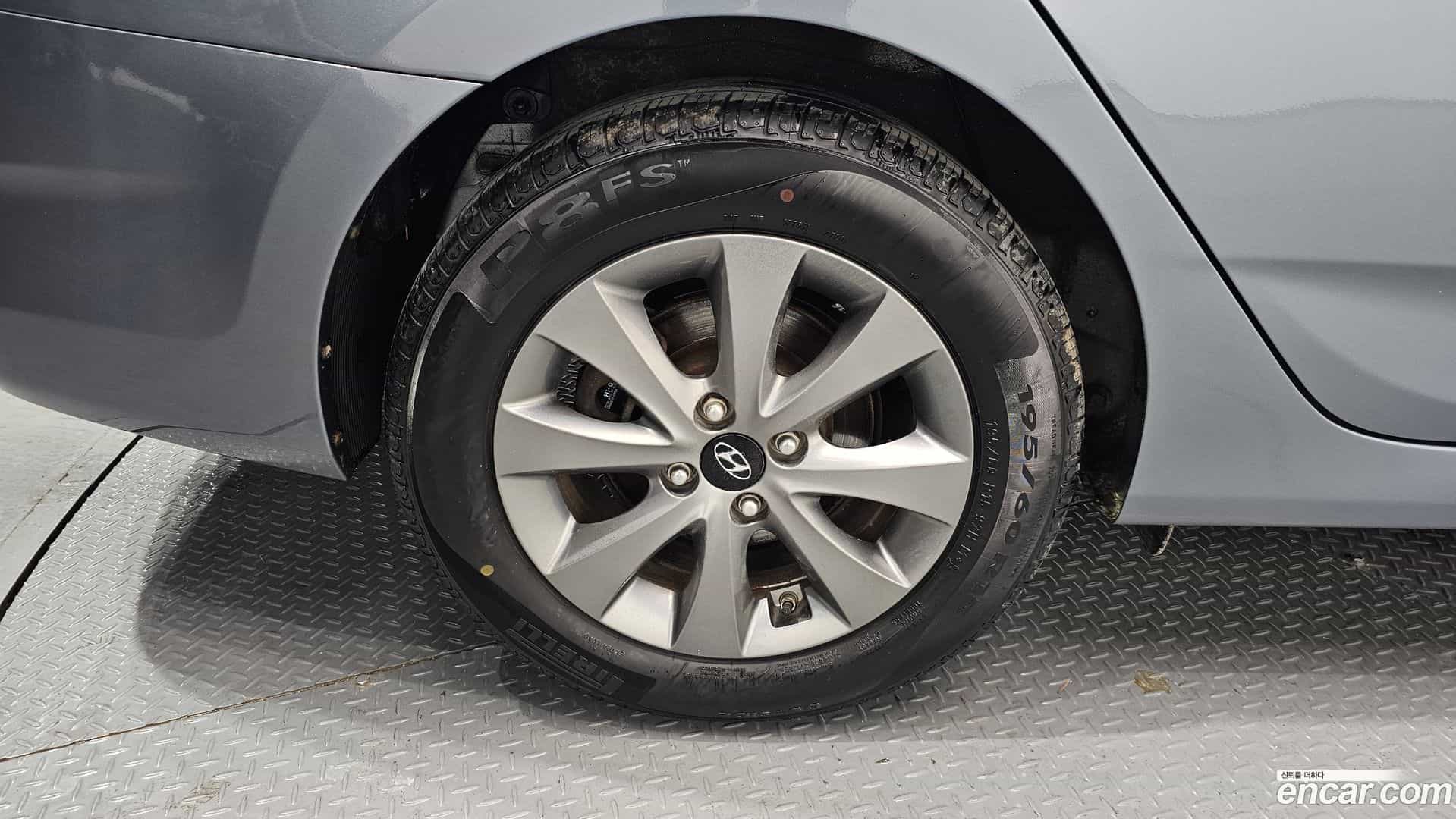 Accent Hyundai 2018.0-OUTER-005