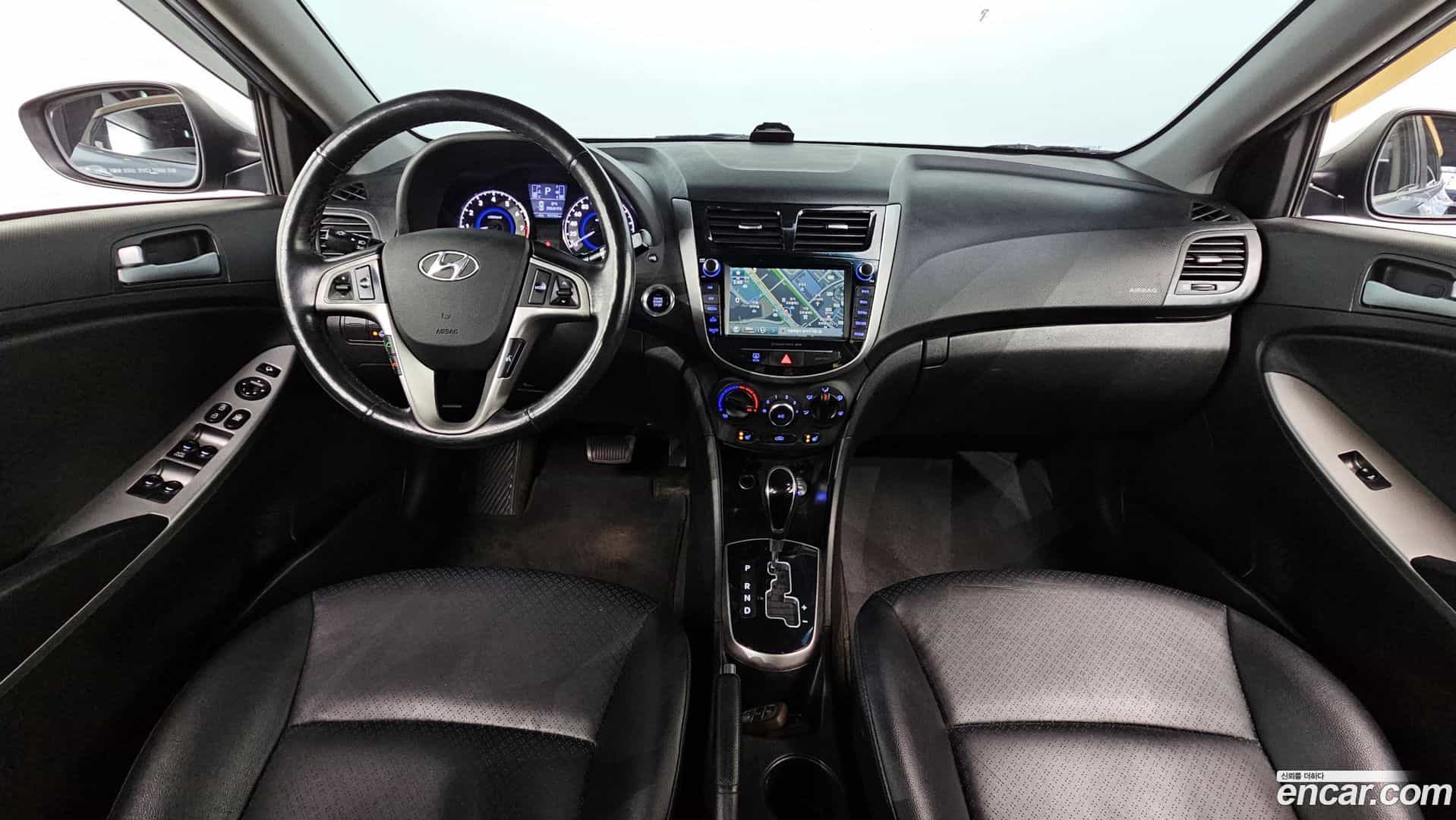 Accent Hyundai 2018.0-INNER-007