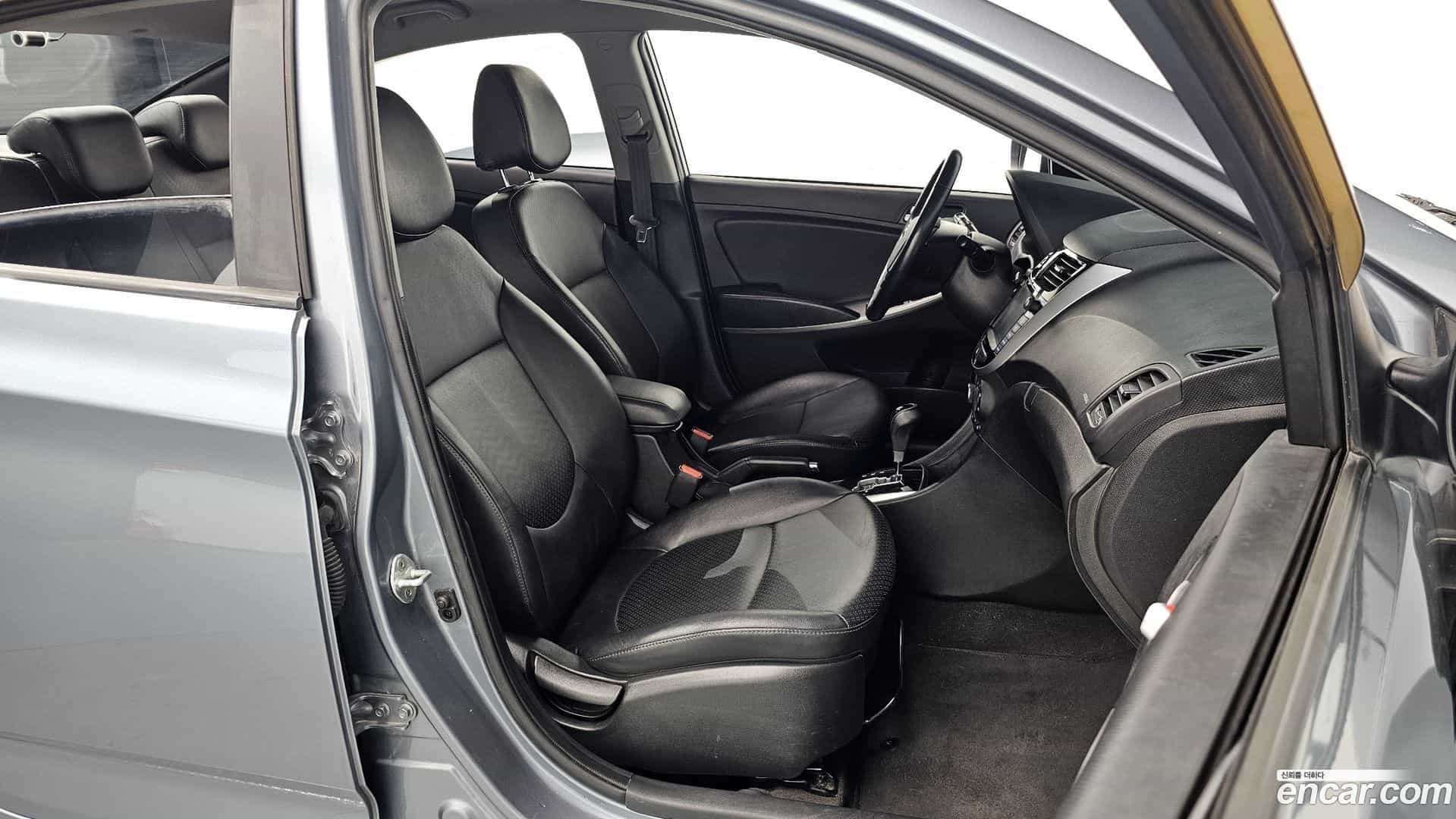 Accent Hyundai 2018.0-INNER-010