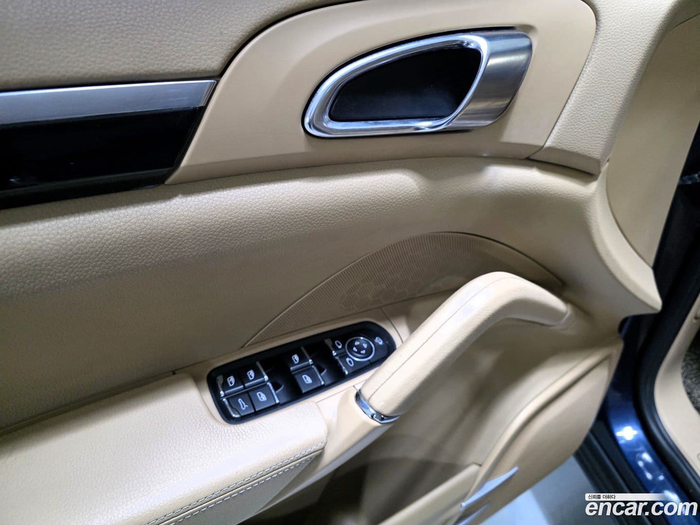 Main__Slider__Photo:Cayenne Porsche 2011.10-5