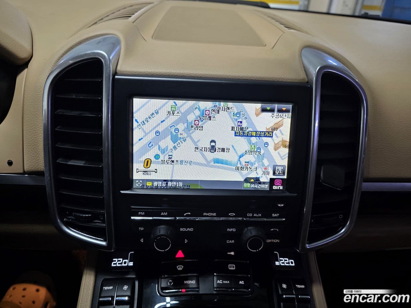 Main__Slider__Photo:Cayenne Porsche 2011.10-10