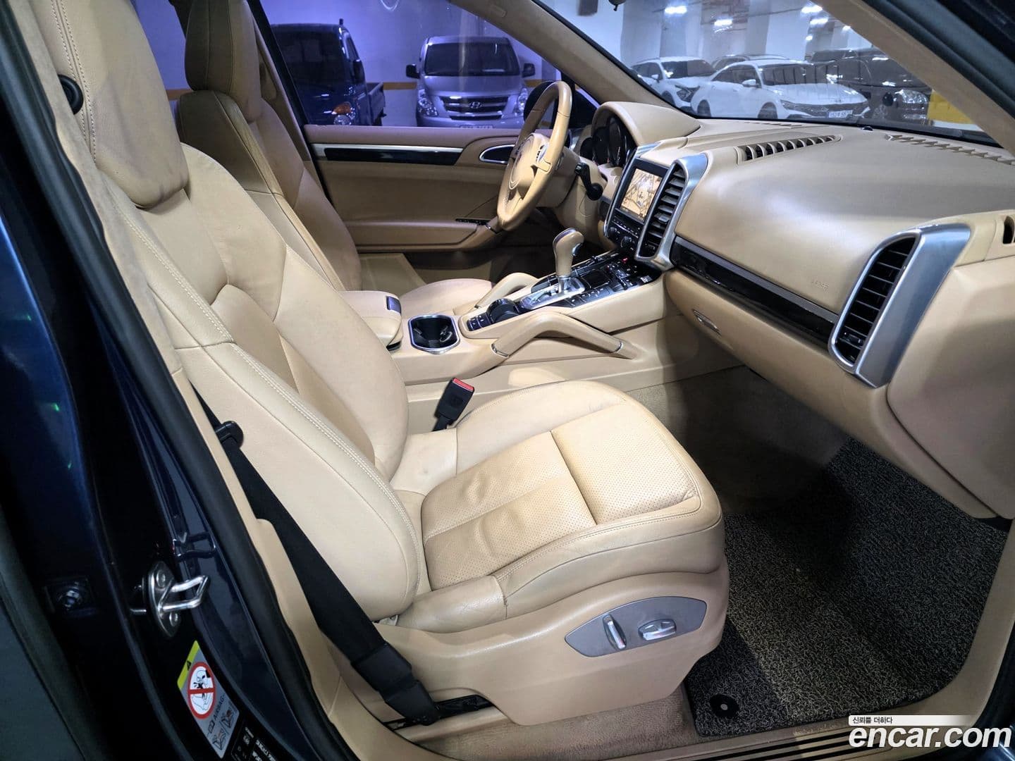 Main__Slider__Photo:Cayenne Porsche 2011.10-13