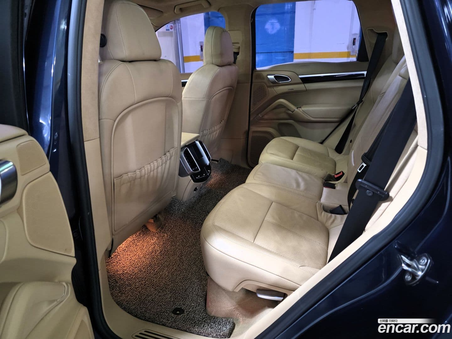 Main__Slider__Photo:Cayenne Porsche 2011.10-14