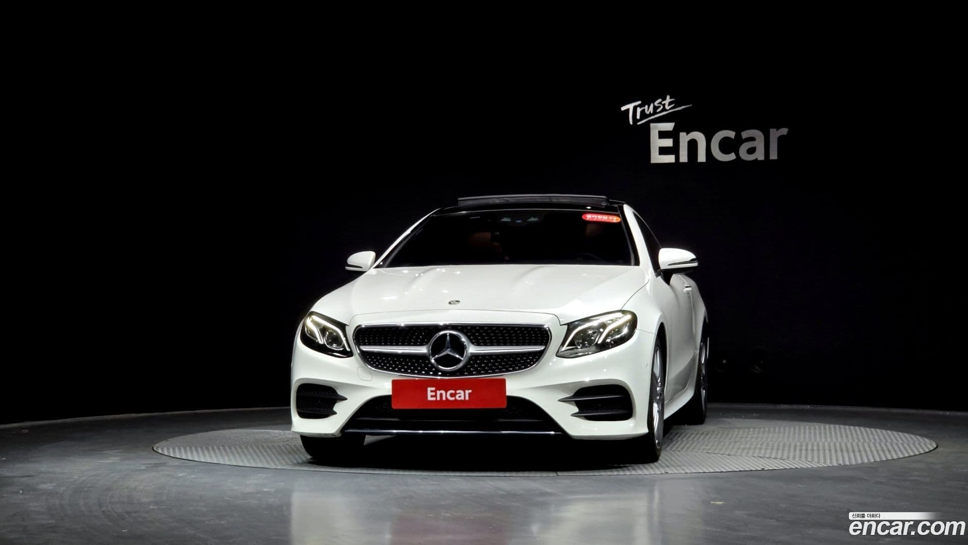 Main__Slider__Photo:E-Class Mercedes-Benz 2019.2-2