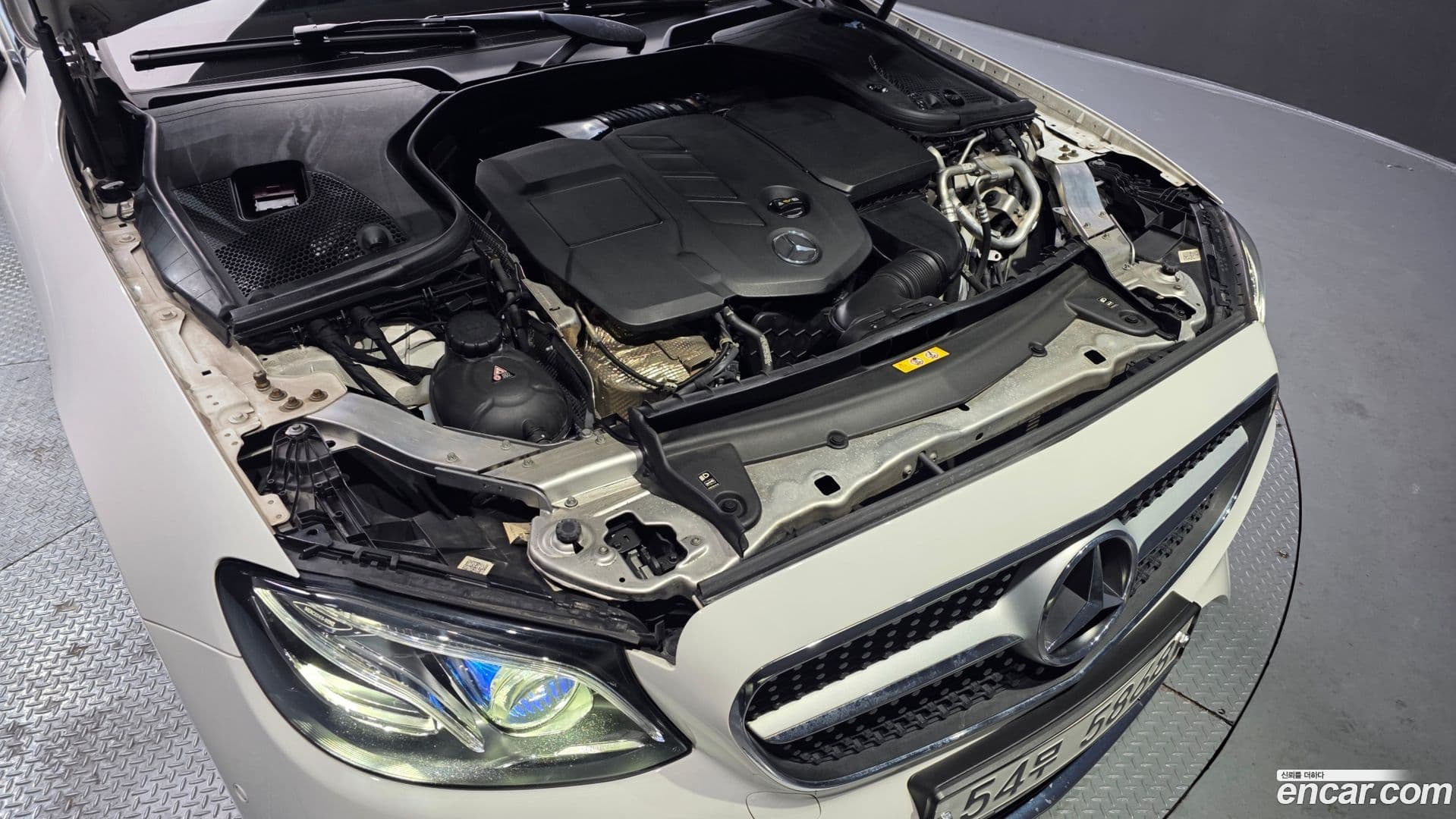 Main__Slider__Photo:E-Class Mercedes-Benz 2019.2-5