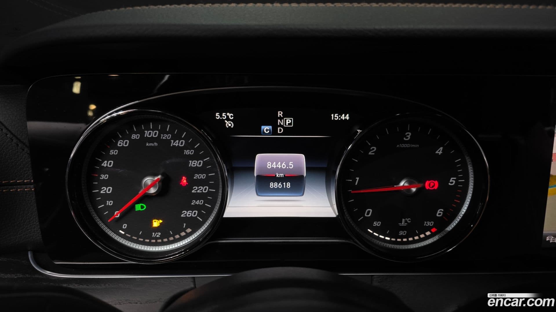 Main__Slider__Photo:E-Class Mercedes-Benz 2019.2-7