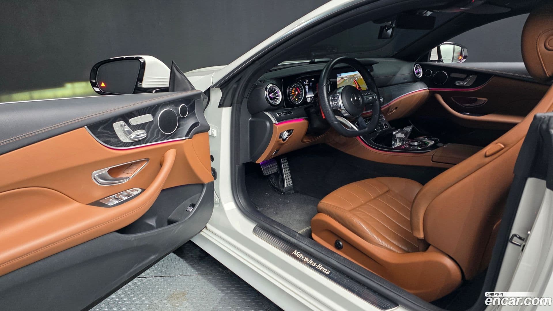 Main__Slider__Photo:E-Class Mercedes-Benz 2019.2-9