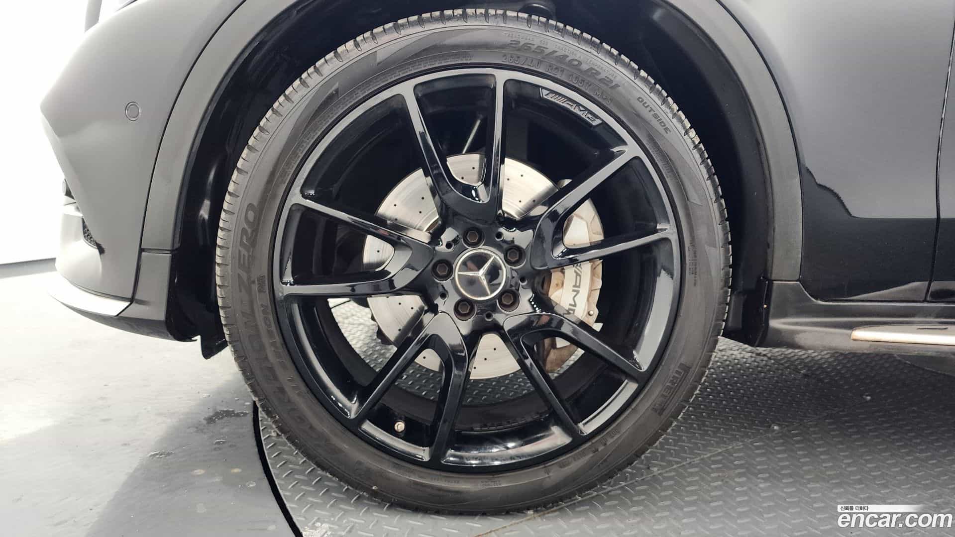 GLC-Class Mercedes-Benz 2017.5-OUTER-005