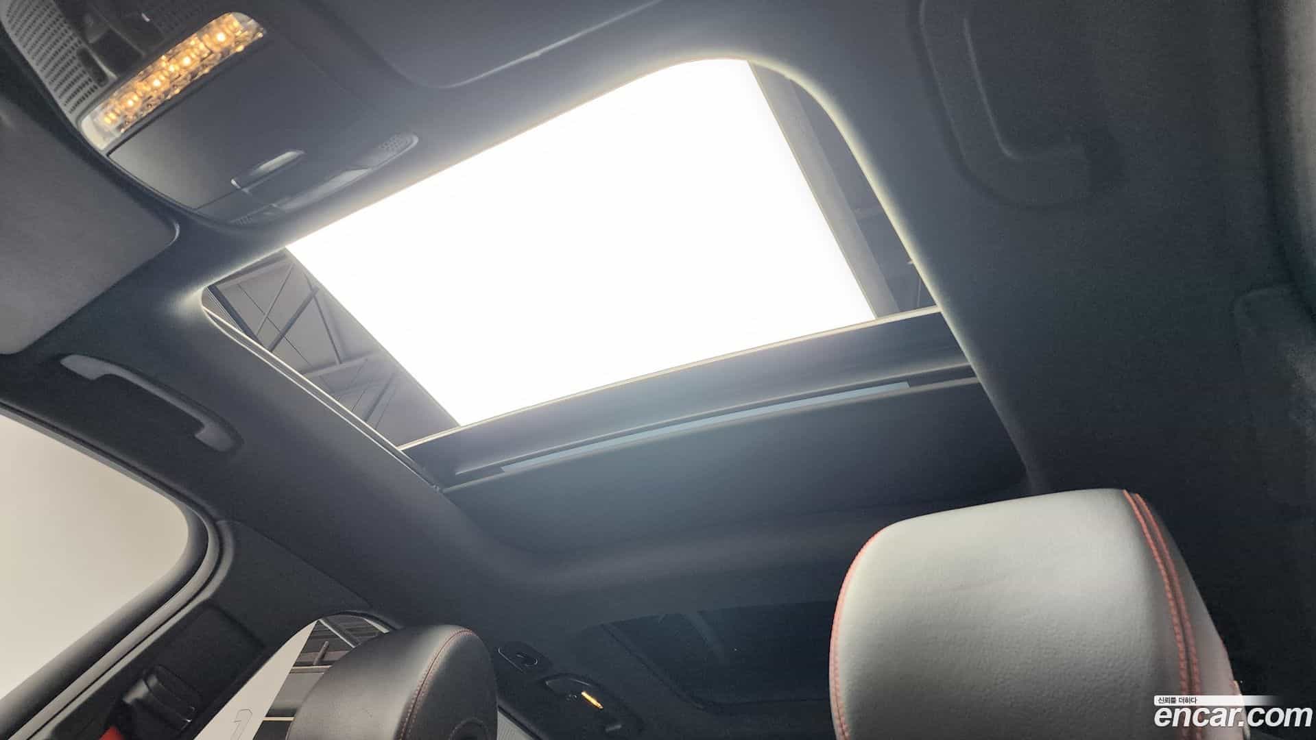 GLC-Class Mercedes-Benz 2017.5-OPTION-023