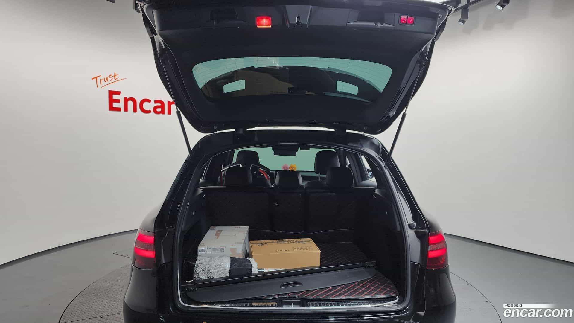 GLC-Class Mercedes-Benz 2017.5-OPTION-024